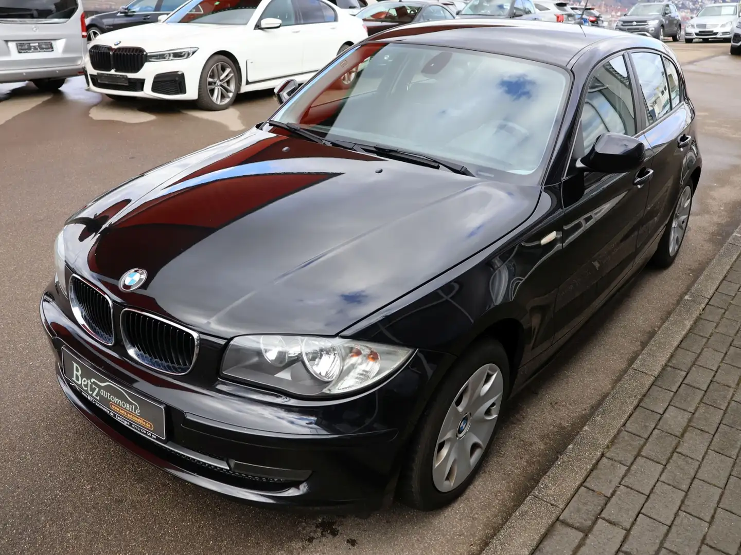 BMW 118 d Lim. PDC Klima SHZ Schwarz - 1
