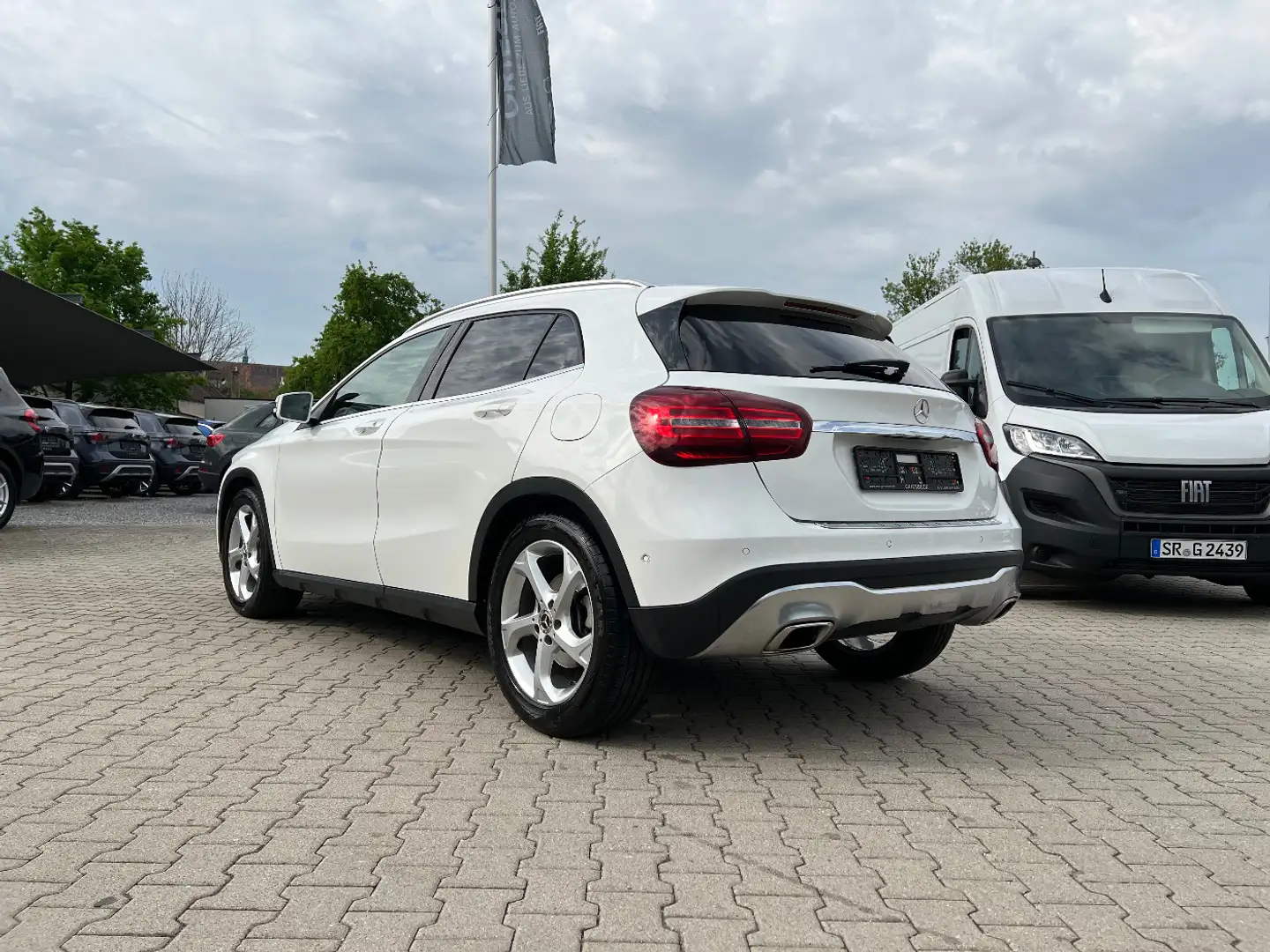 Mercedes-Benz GLA 200 d CDI Urban *LED Navi Pano Park Assist* Blanco - 2