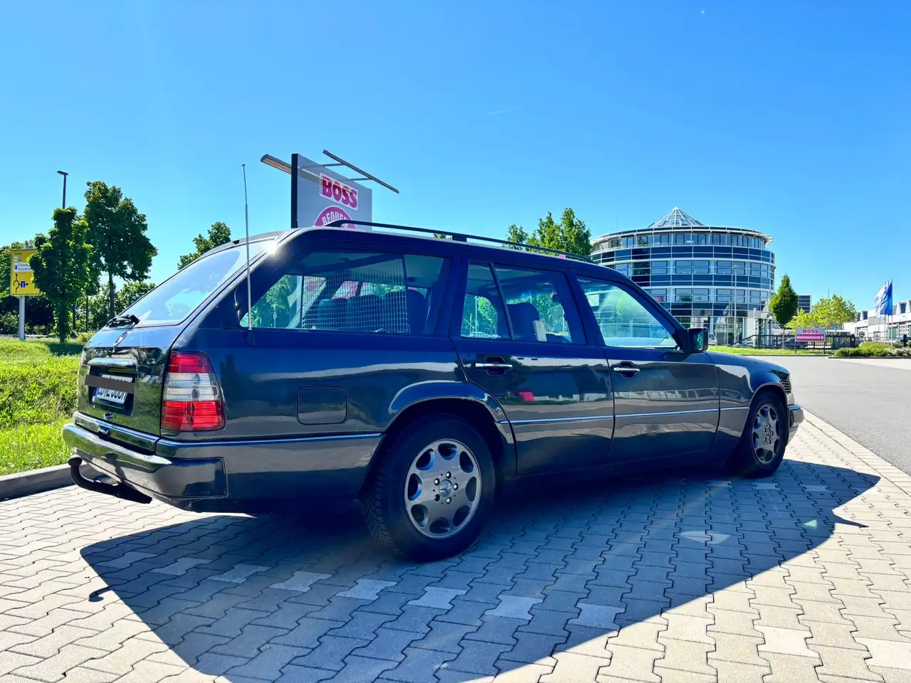 Mercedes-Benz E 300 T, foto 1