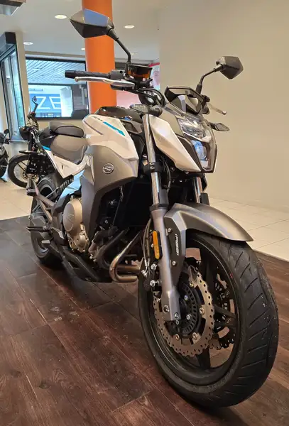 CFMOTO 650 NK - foto 6