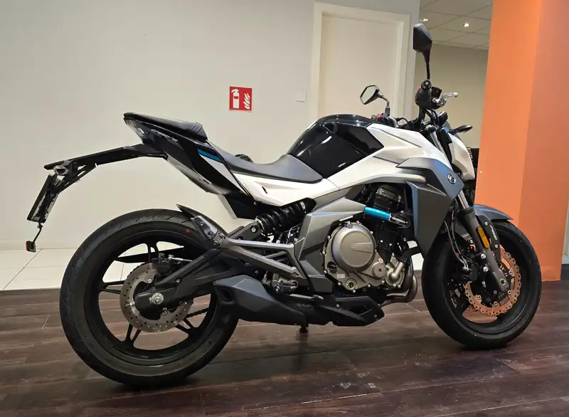 CFMOTO 650 NK - foto 3