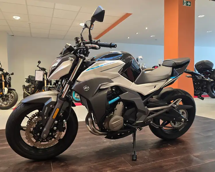 CFMOTO 650 NK - foto 4