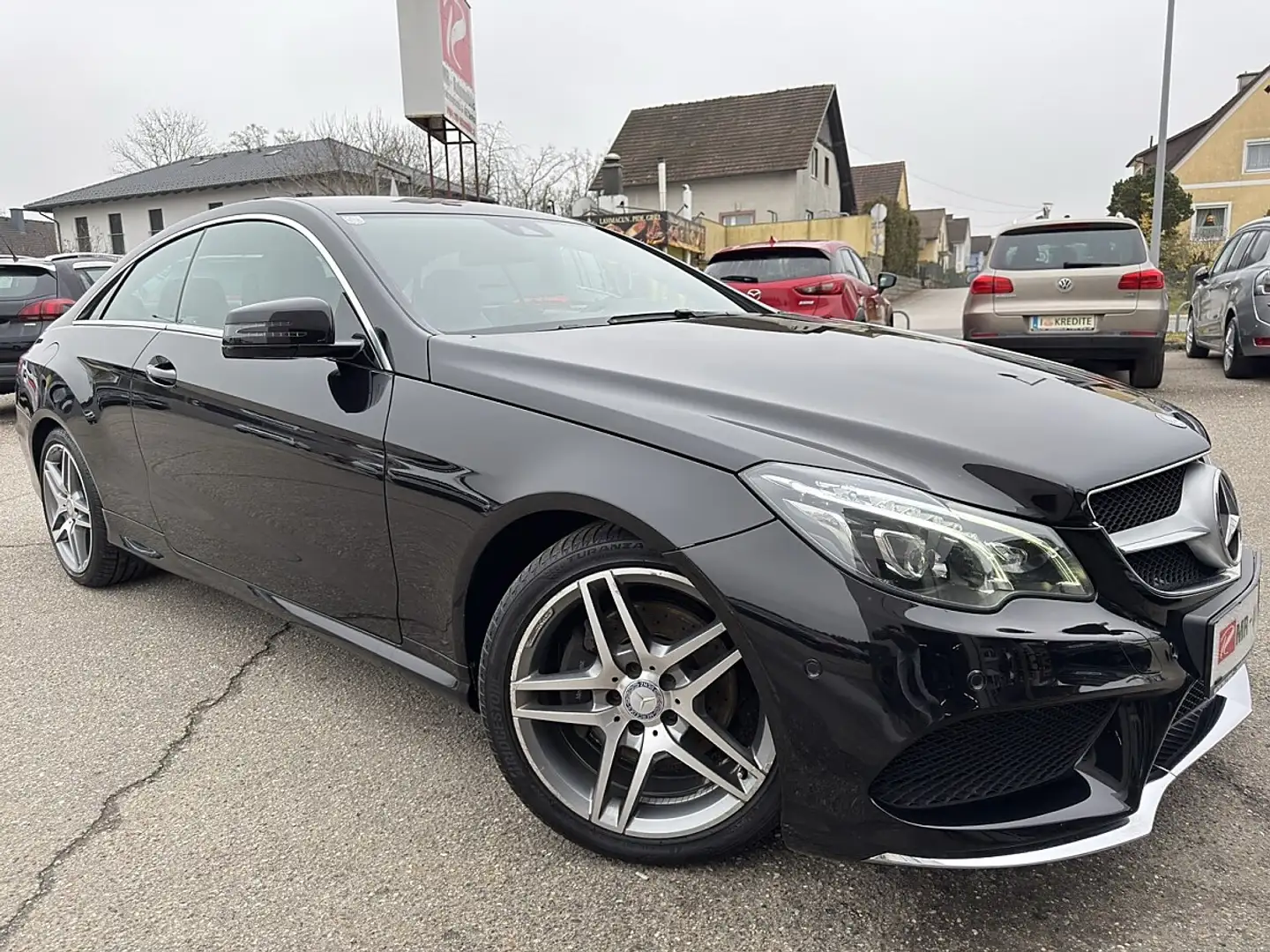 Mercedes-Benz E 200 Aut. Schwarz - 1