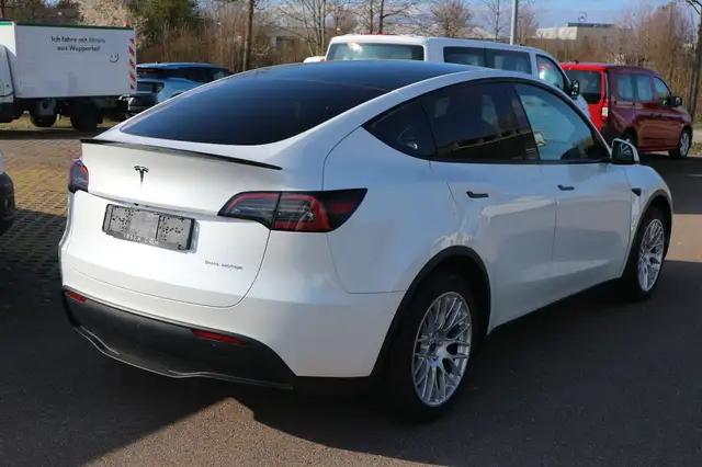 Tesla Model Y Long Range Dual AWD Heckspoiler Leder