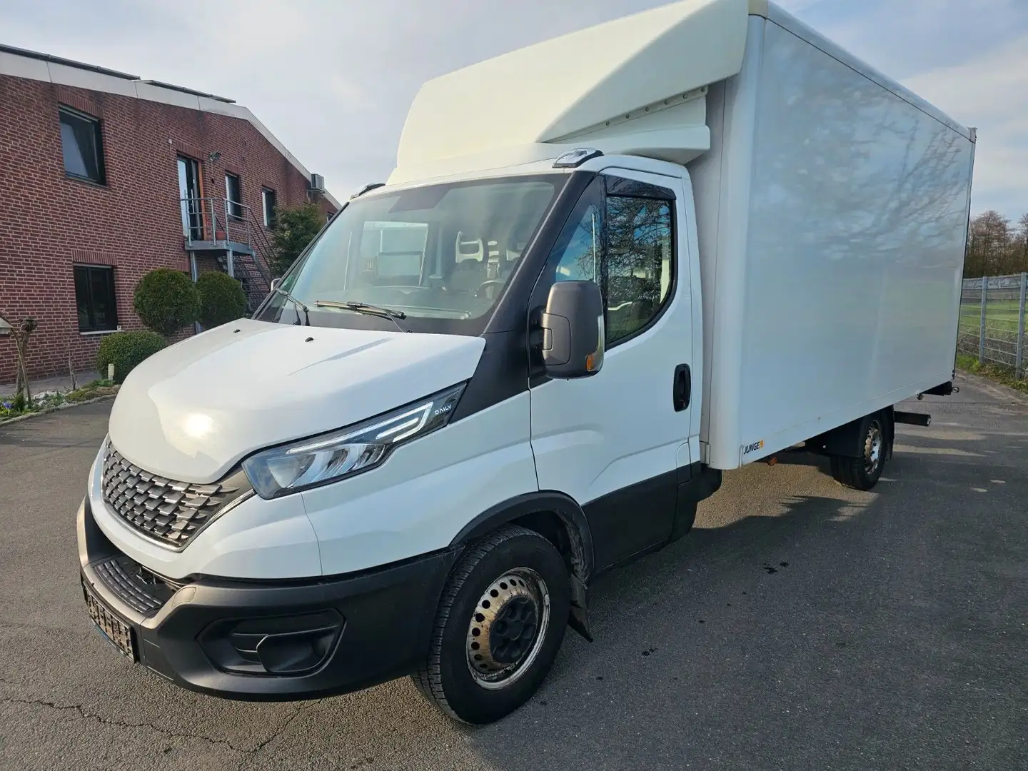 Iveco Daily 35S16 HI-Matic Koffer Weiß - 1