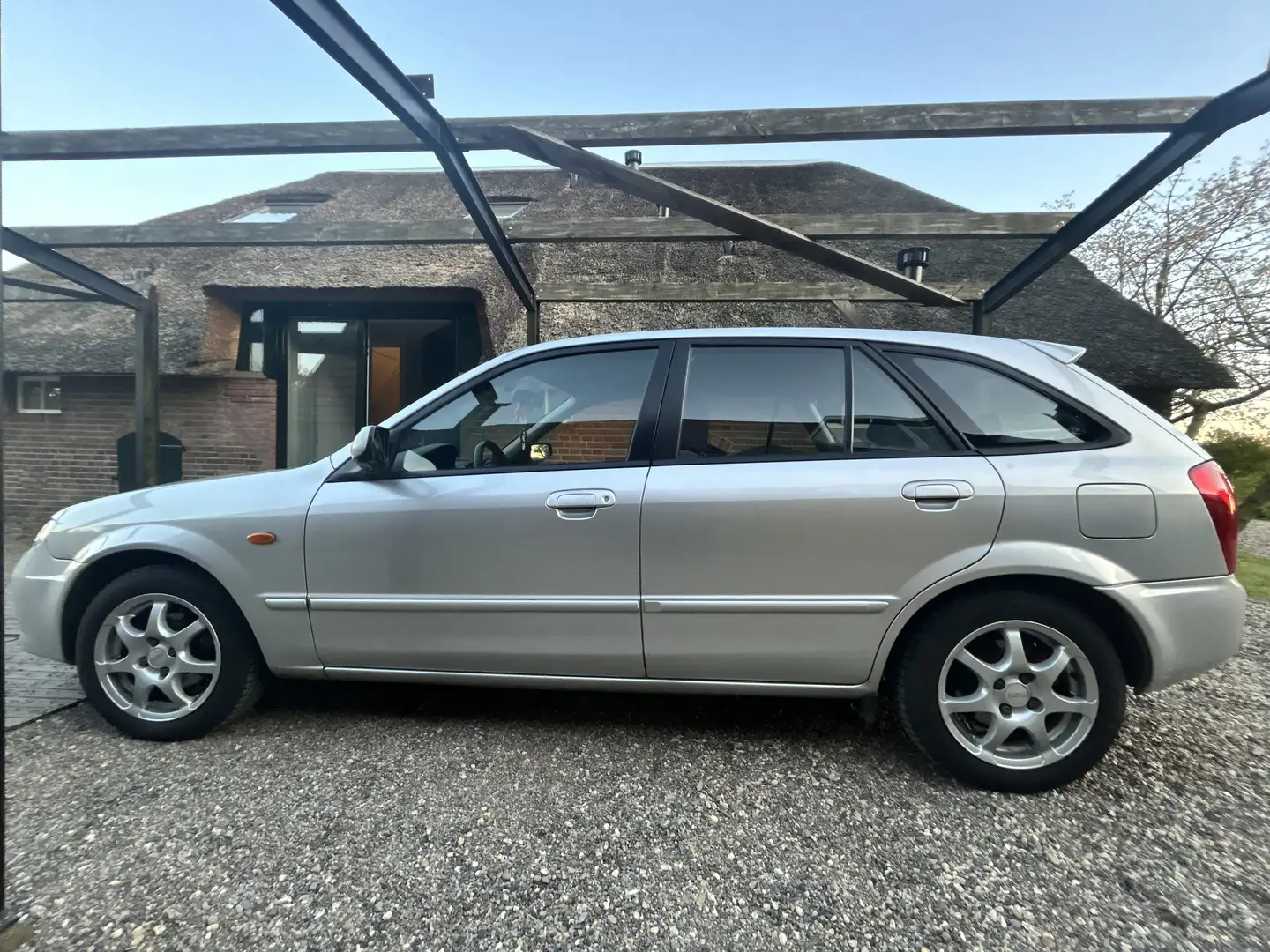 Mazda 323 avtomat 90.000km apk 29-03-2027 - 2