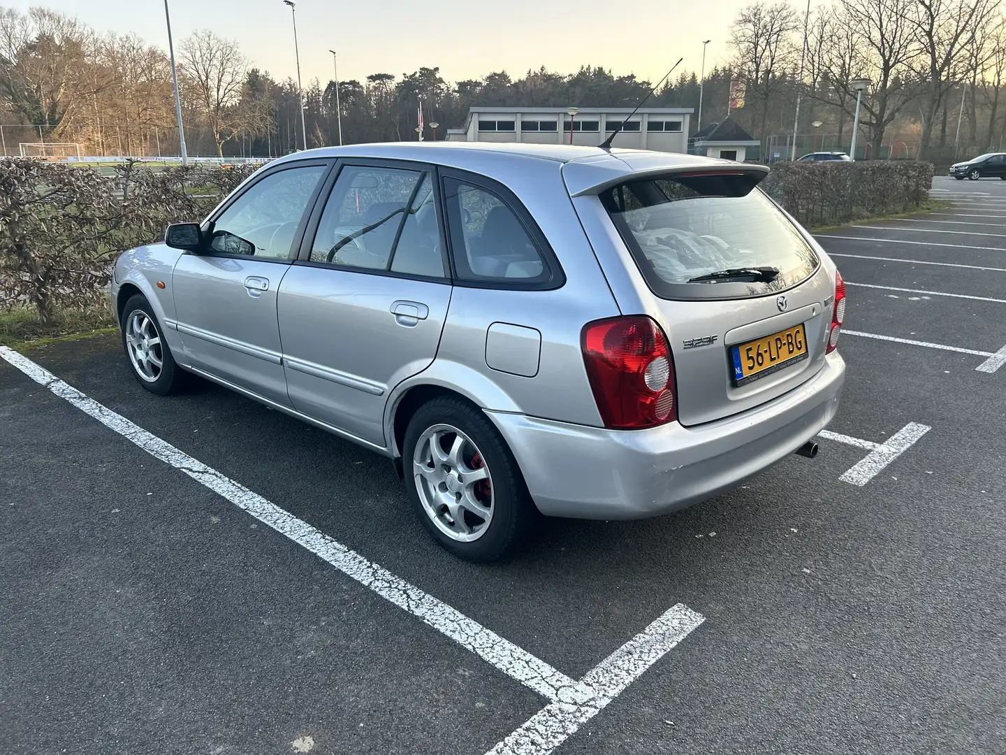 Mazda 323 avtomat 90.000km apk 29-03-2027 - 1