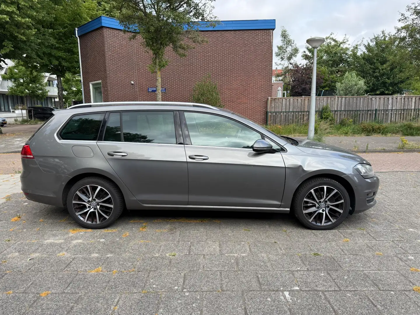Volkswagen Golf Variant 1.2 TSI Highline PDC Cruise NAVI Grijs - 2