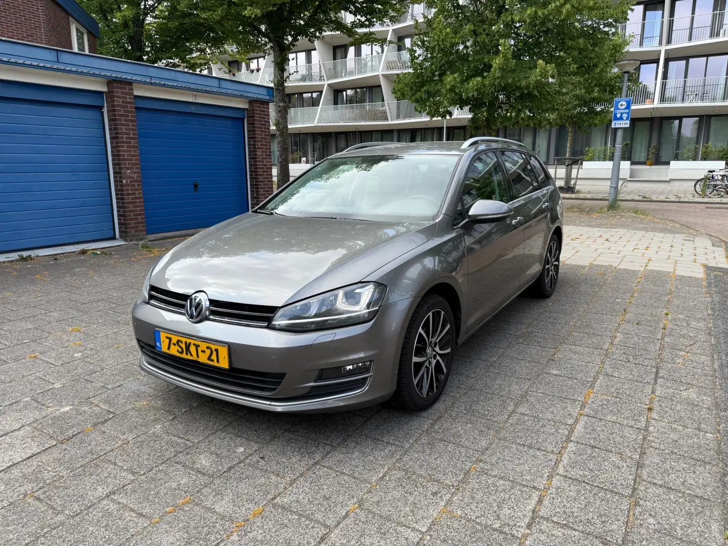 Volkswagen Golf Variant 1.2 TSI Highline PDC Cruise NAVI Grijs - 1