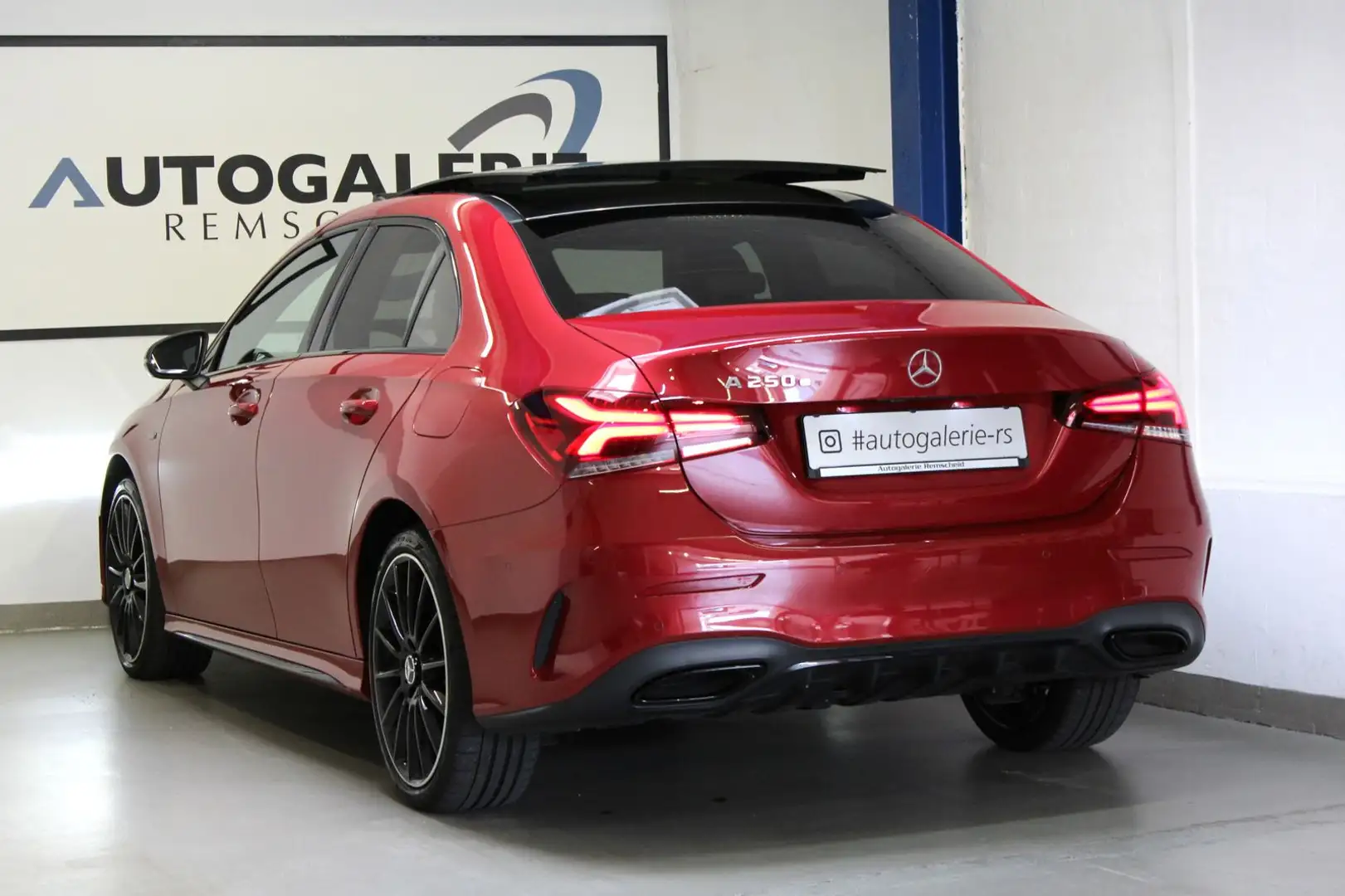 Mercedes-Benz A 250 e Lim. Edition 2020*AMG LINE*PANO*BURMEST* Rouge - 1