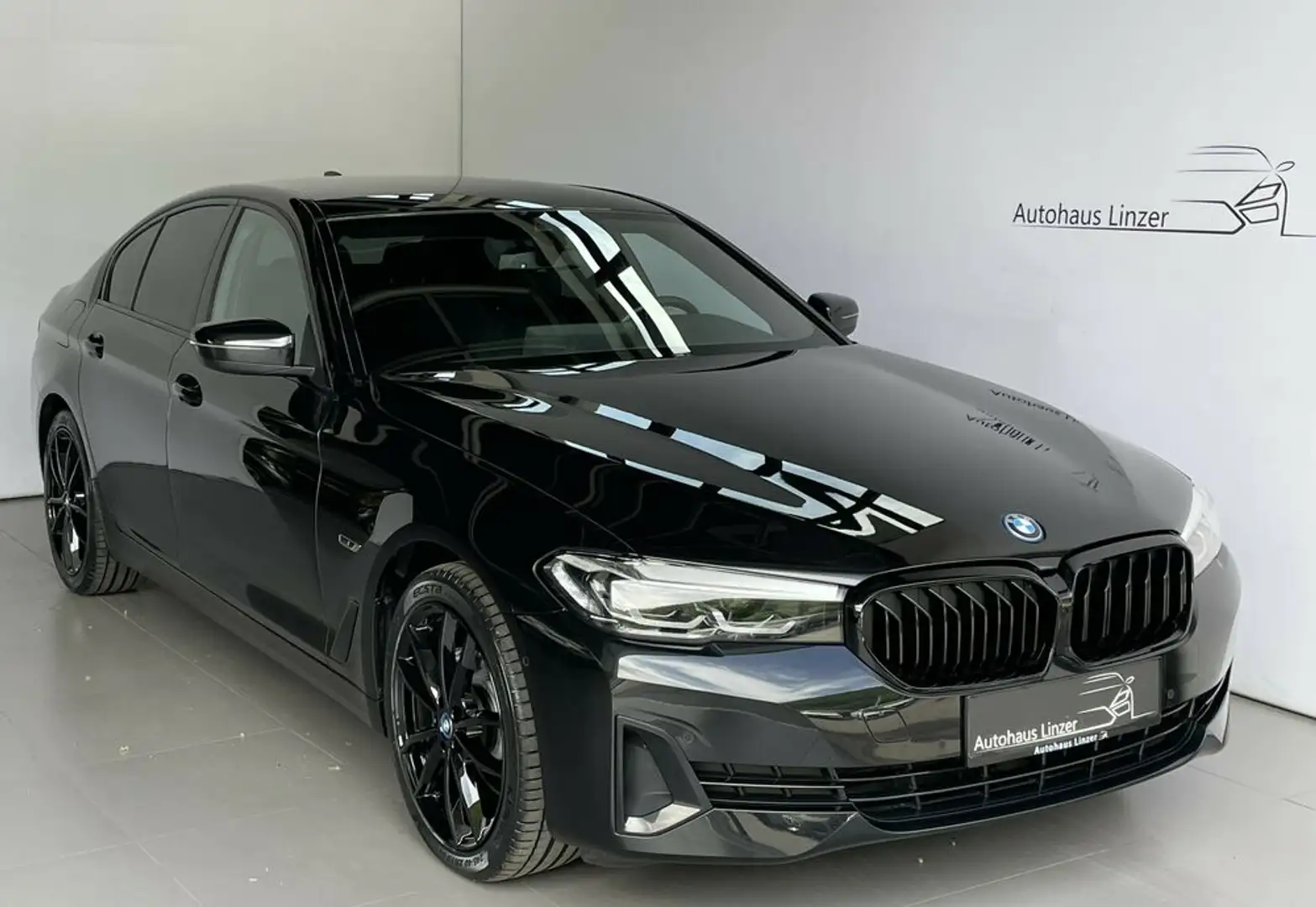 BMW 530 e xDrive *LED*MEMO*StHz*HarmanK*LenkradH*CAM*19 Schwarz - 1