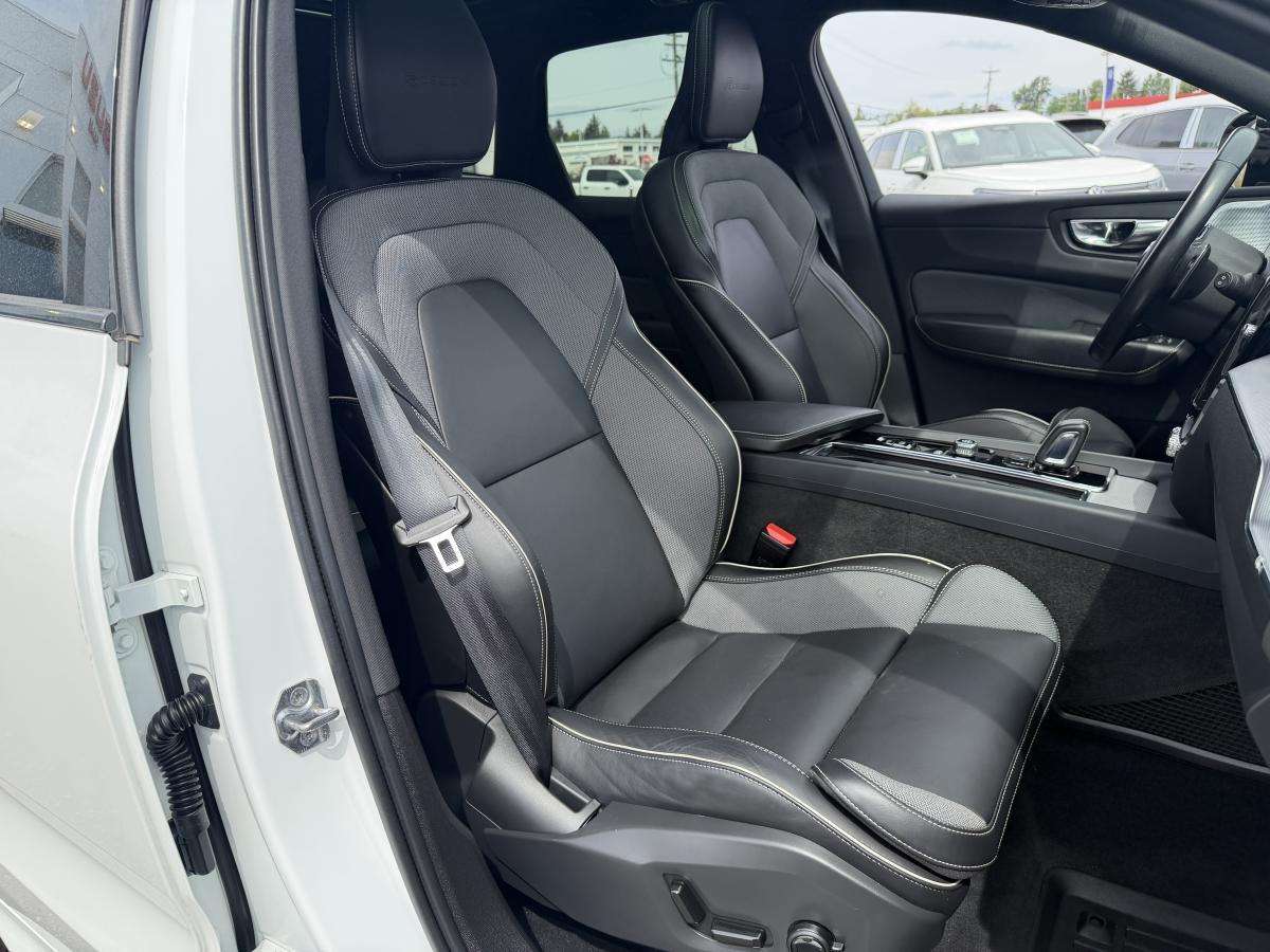 2020 Volvo XC60 T8 Eawd R-Design thumb 12