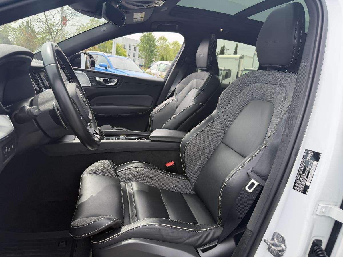 2020 Volvo XC60 T8 Eawd R-Design thumb 14