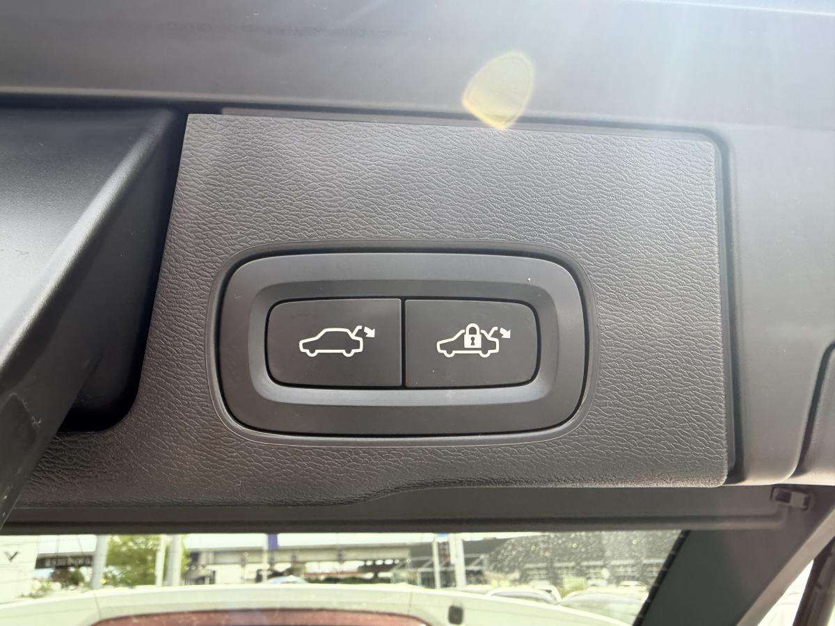2020 Volvo XC60 T8 Eawd R-Design thumb 31