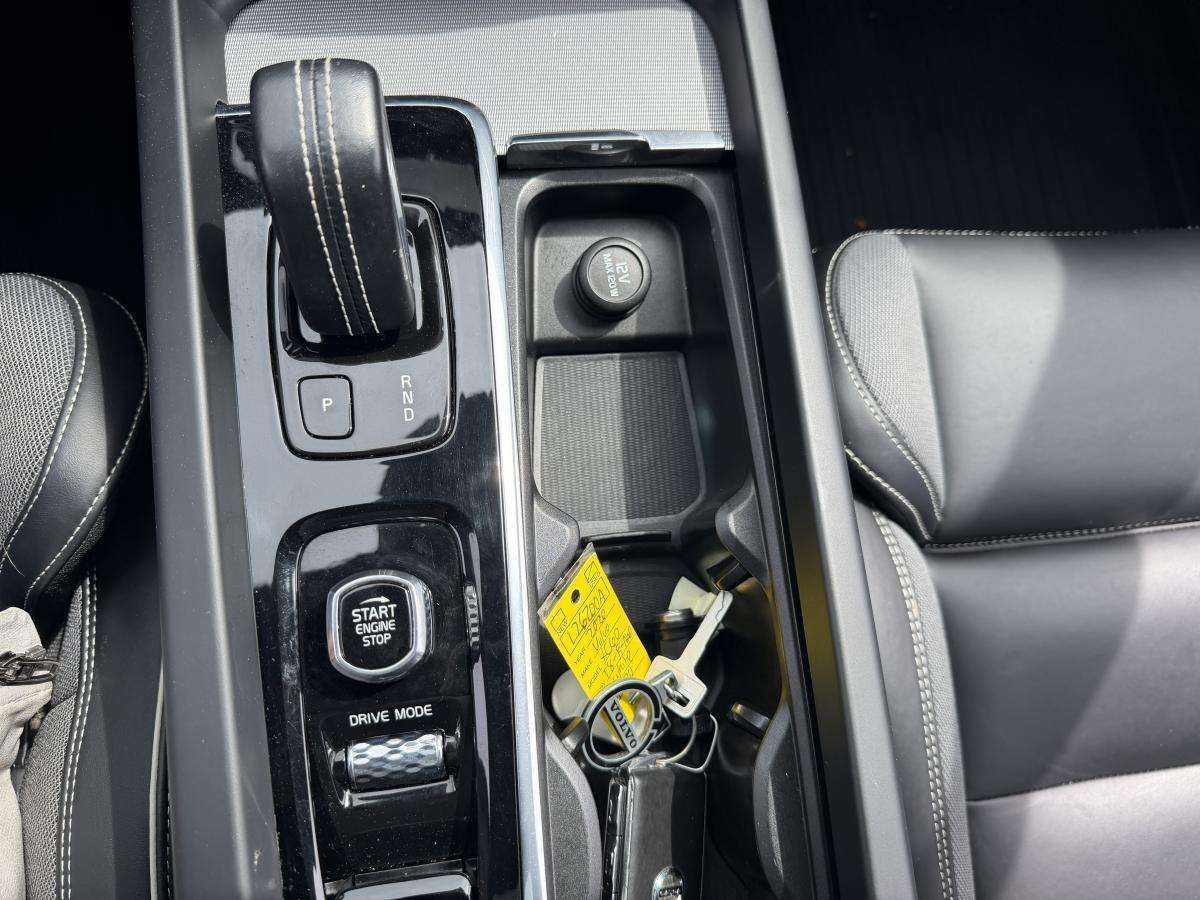 2020 Volvo XC60 T8 Eawd R-Design thumb 27