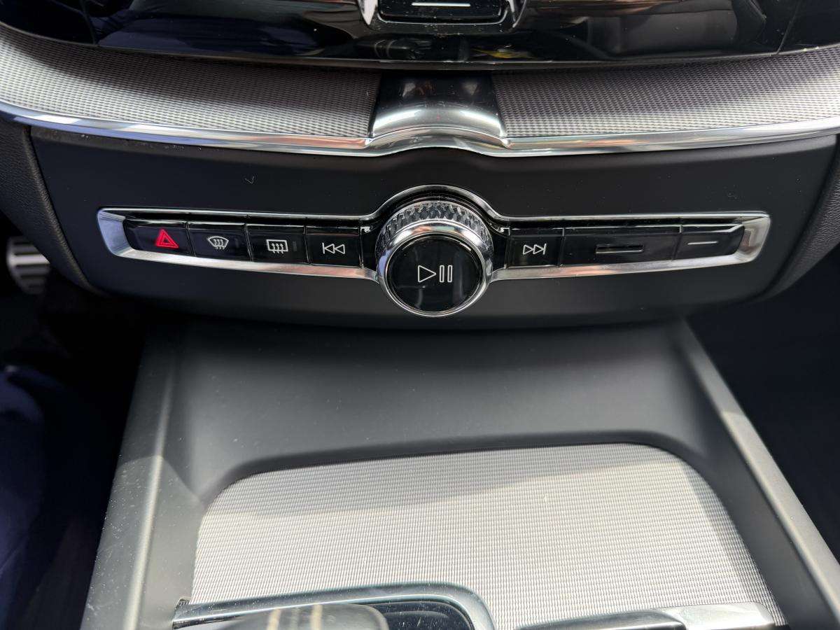 2020 Volvo XC60 T8 Eawd R-Design thumb 26
