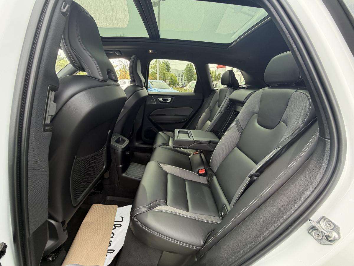 2020 Volvo XC60 T8 Eawd R-Design thumb 28
