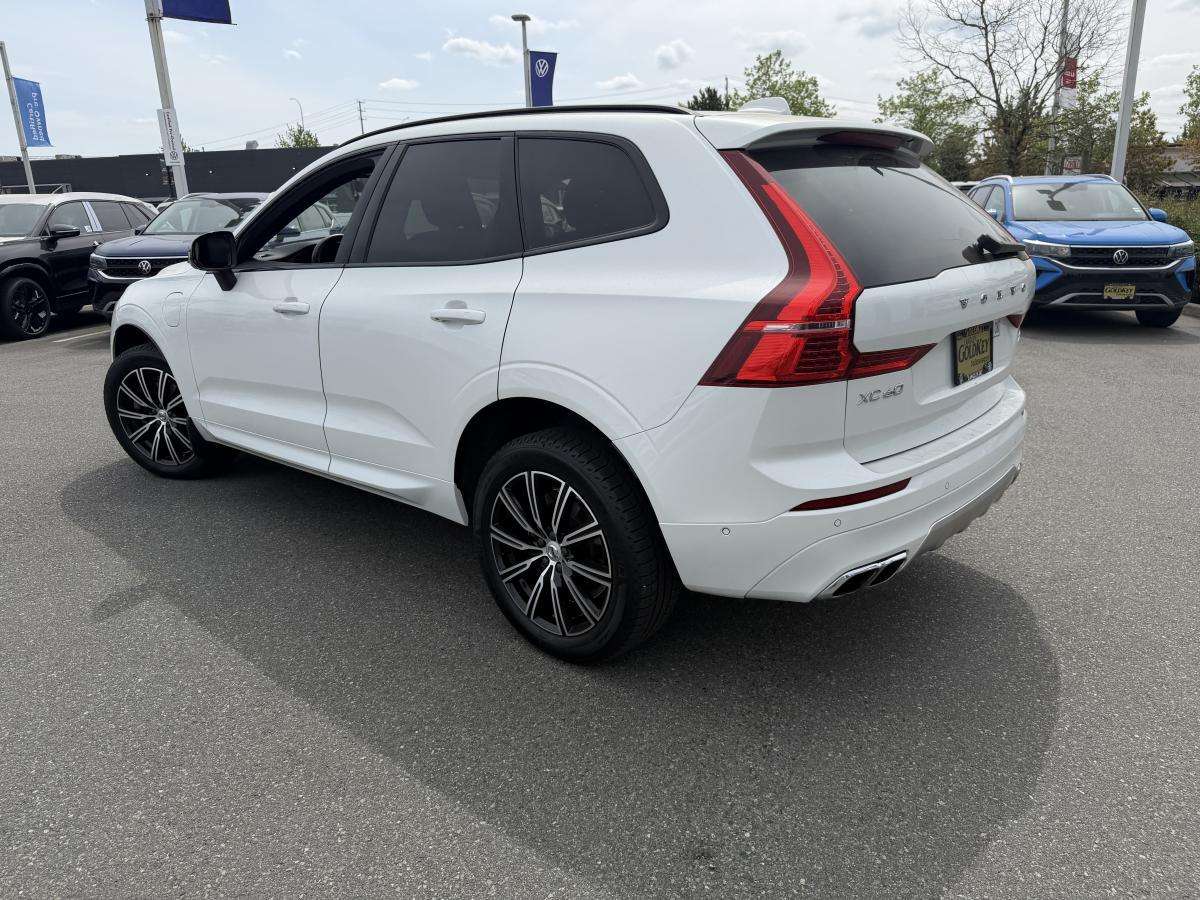 2020 Volvo XC60 T8 Eawd R-Design thumb 6