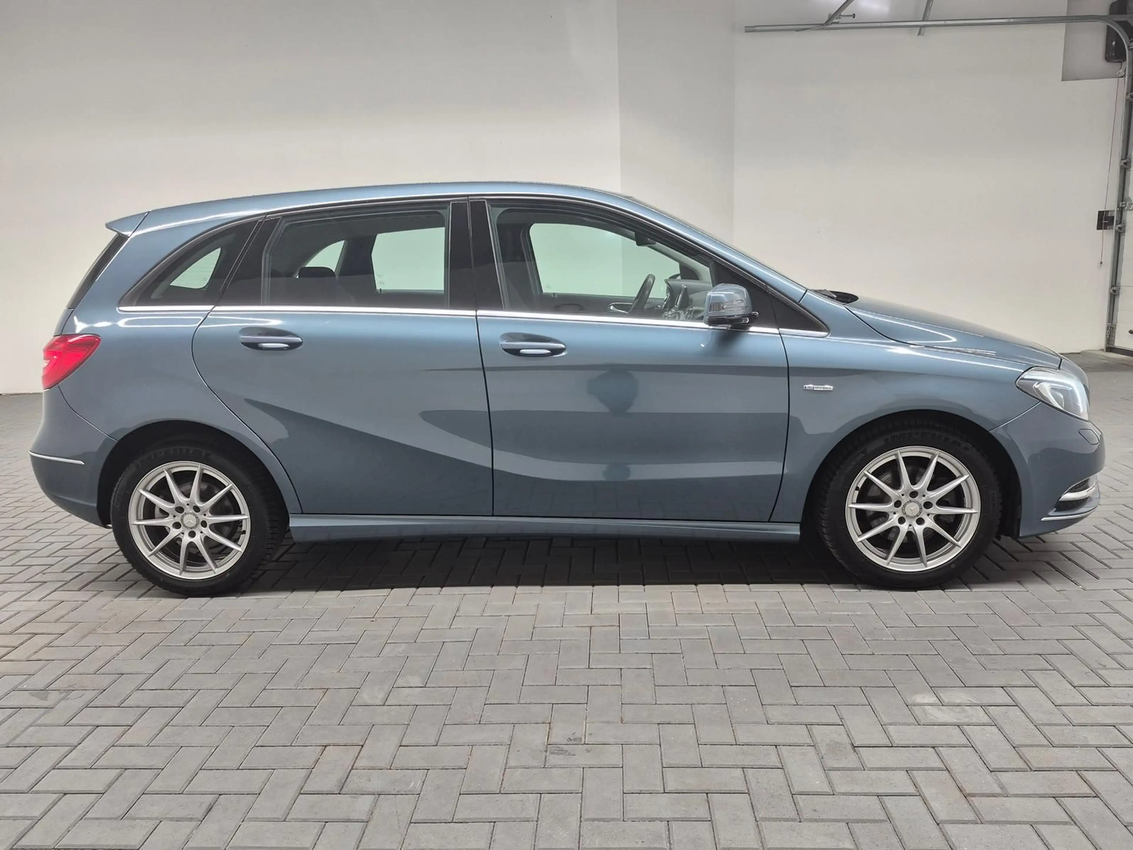 Mercedes-Benz B 200 Bi-Xenon/BT/Tempom./Dyn.Sel./PDC/17-LM — photo 5