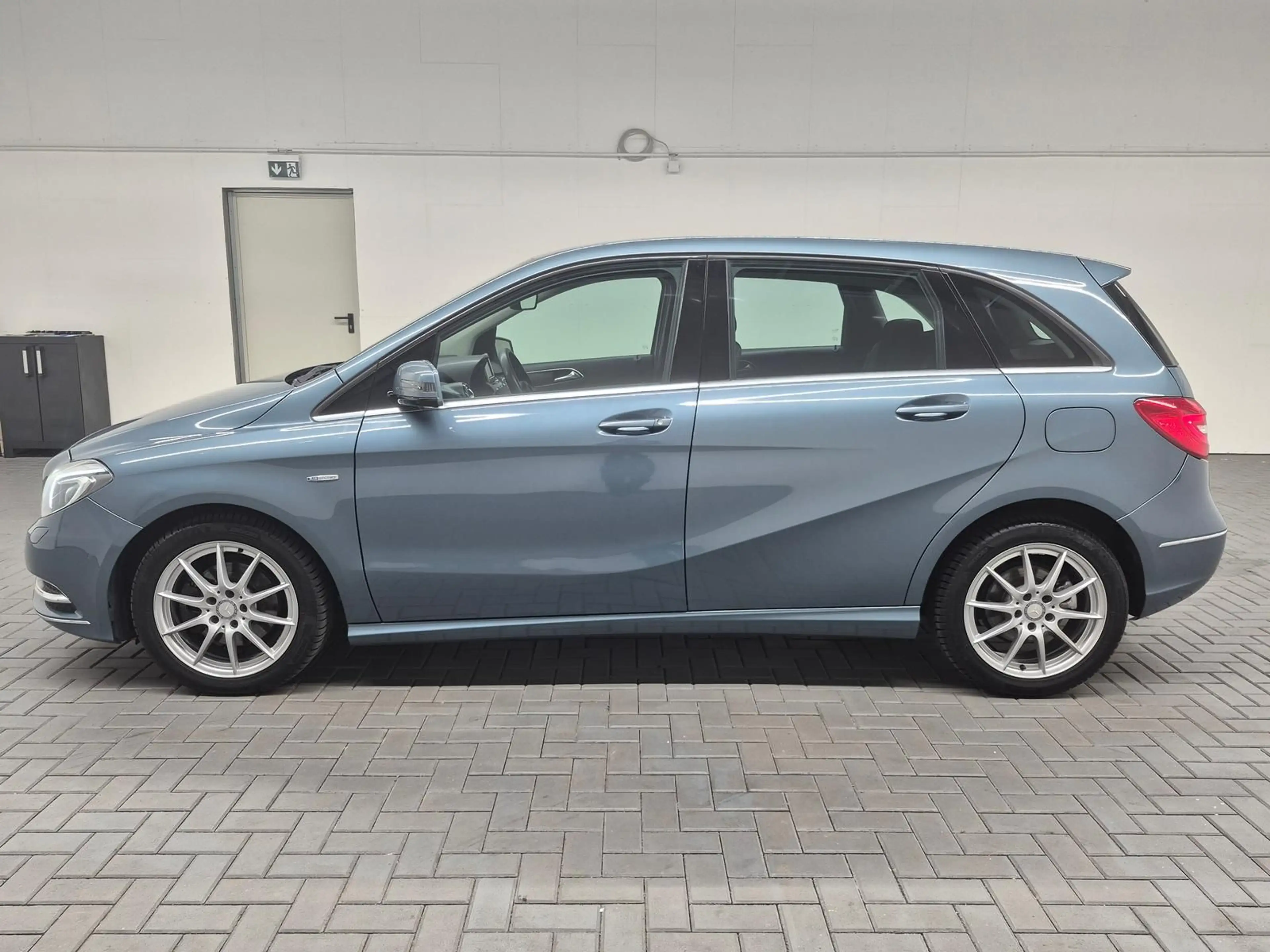 Mercedes-Benz B 200 Bi-Xenon/BT/Tempom./Dyn.Sel./PDC/17-LM — photo 2