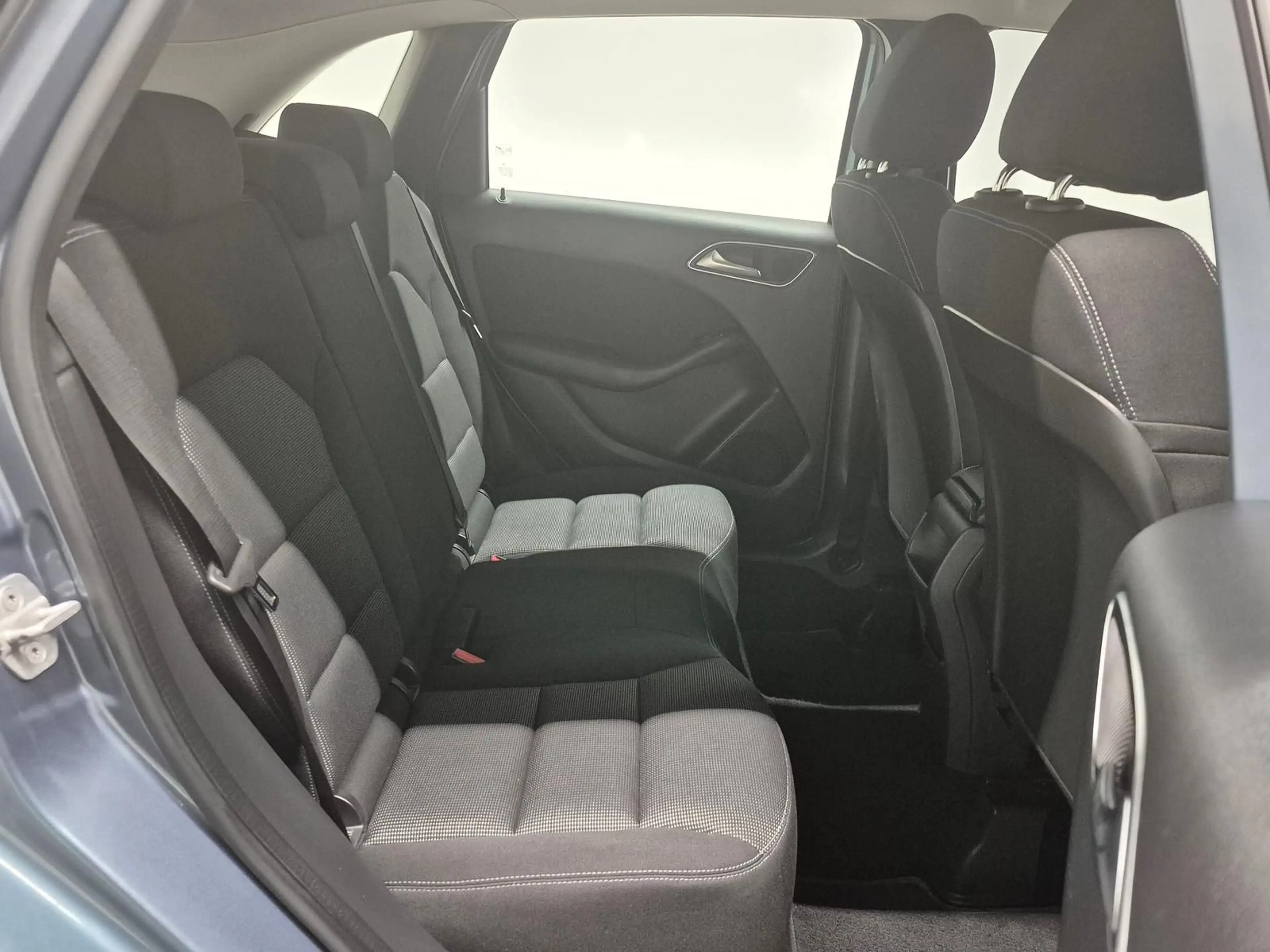 Mercedes-Benz B 200 Bi-Xenon/BT/Tempom./Dyn.Sel./PDC/17-LM — photo 11