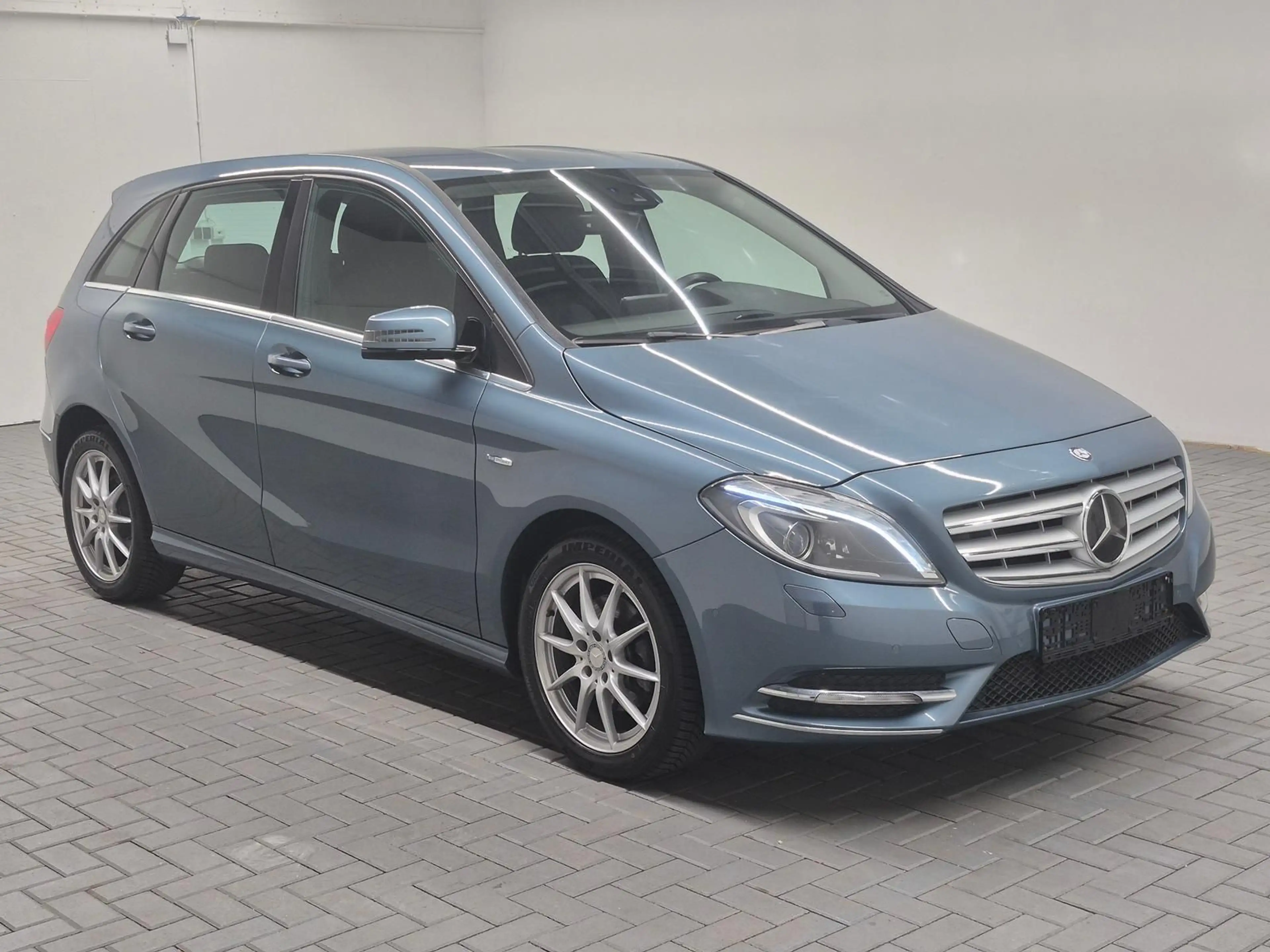 Mercedes-Benz B 200 Bi-Xenon/BT/Tempom./Dyn.Sel./PDC/17-LM — photo 6