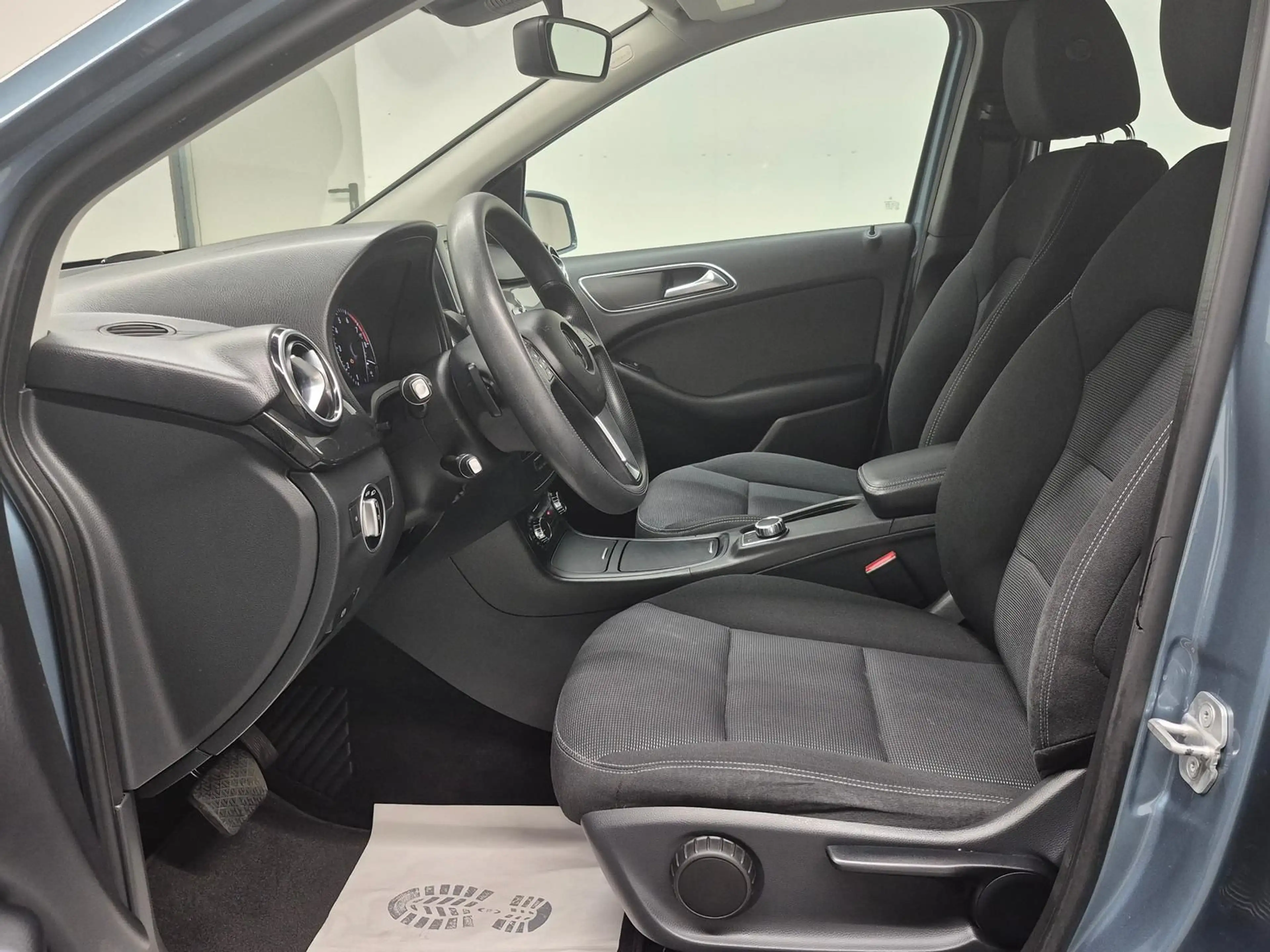 Mercedes-Benz B 200 Bi-Xenon/BT/Tempom./Dyn.Sel./PDC/17-LM — photo 9