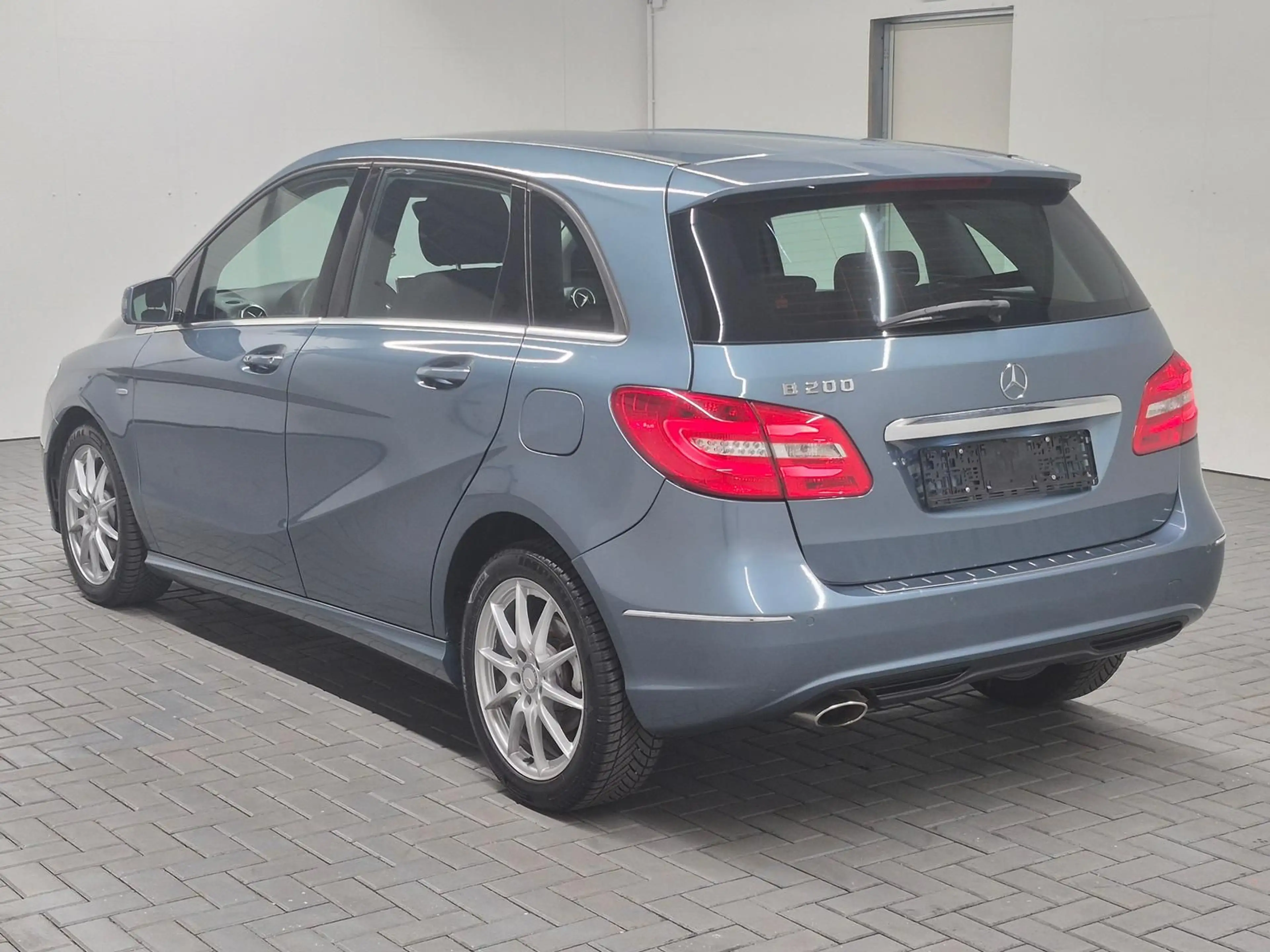 Mercedes-Benz B 200 Bi-Xenon/BT/Tempom./Dyn.Sel./PDC/17-LM — photo 3