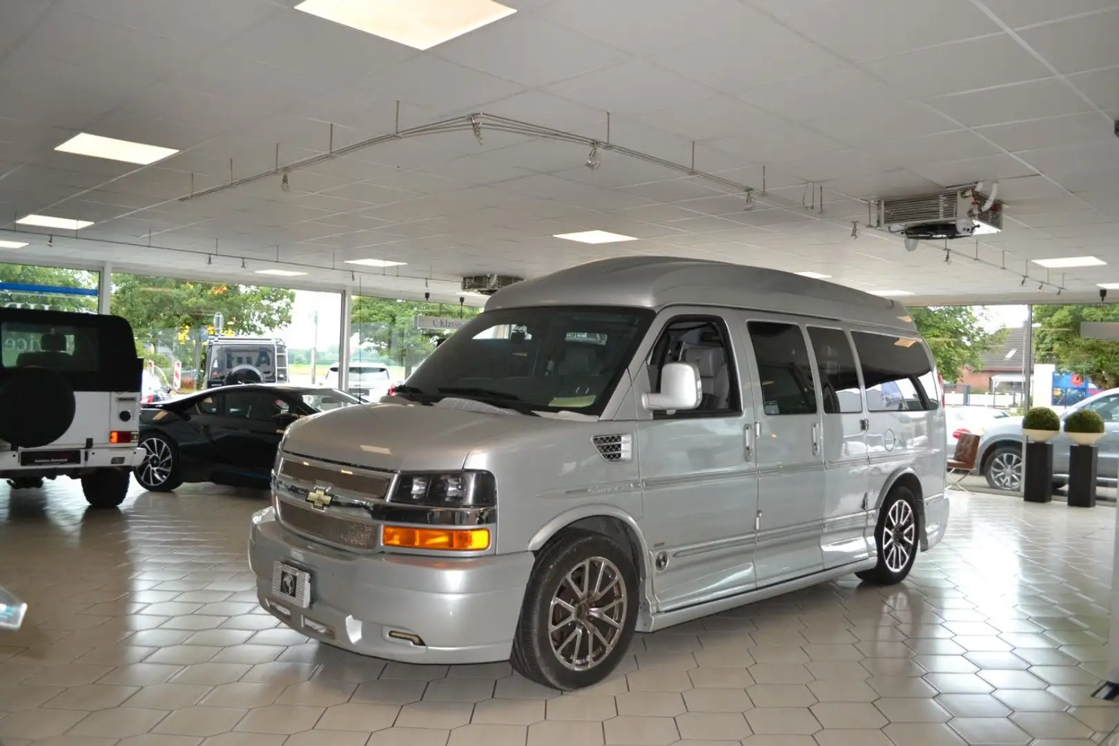 GMC Savana 5,3l V8 Explorer Limited SE AWD/ 4X4 Argent - 1