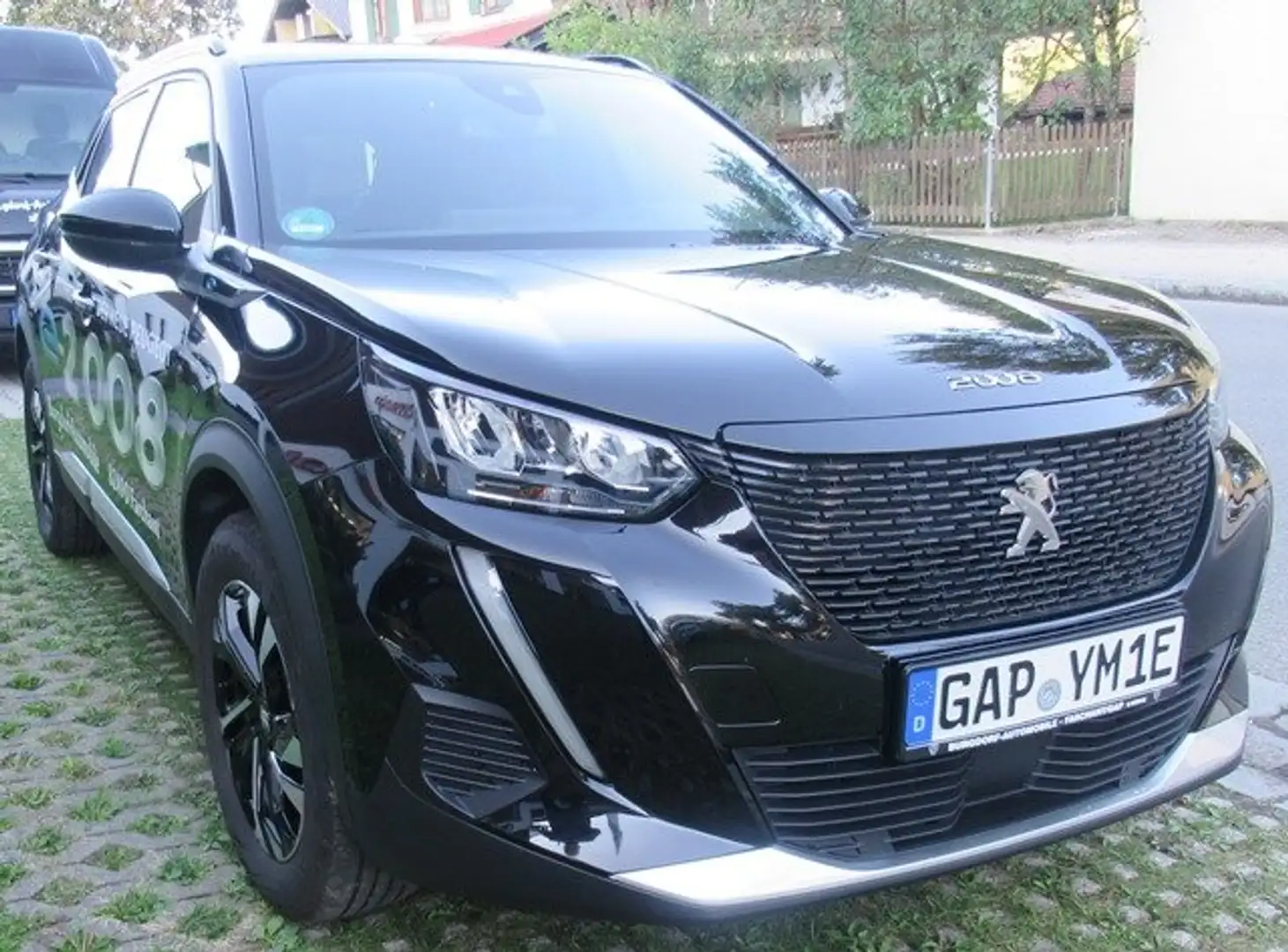 Peugeot e-2008 Allure Pack 136 SHZ ACC 10''HD-Touchscreen Schwarz - 2