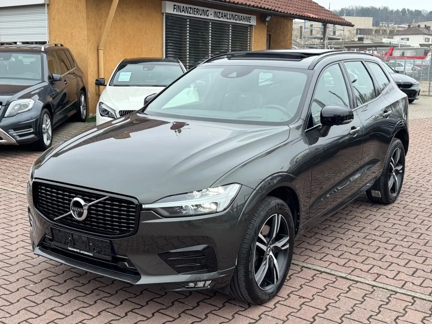 Volvo XC60 R Design AWD STDHZG+AHK+PANO+360°+HdUp+LED Grigio - 1