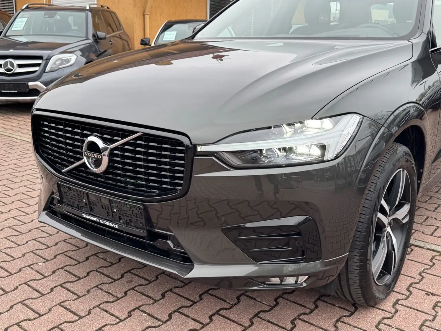 Volvo XC60 R Design AWD STDHZG+AHK+PANO+360°+HdUp+LED Grigio - 2