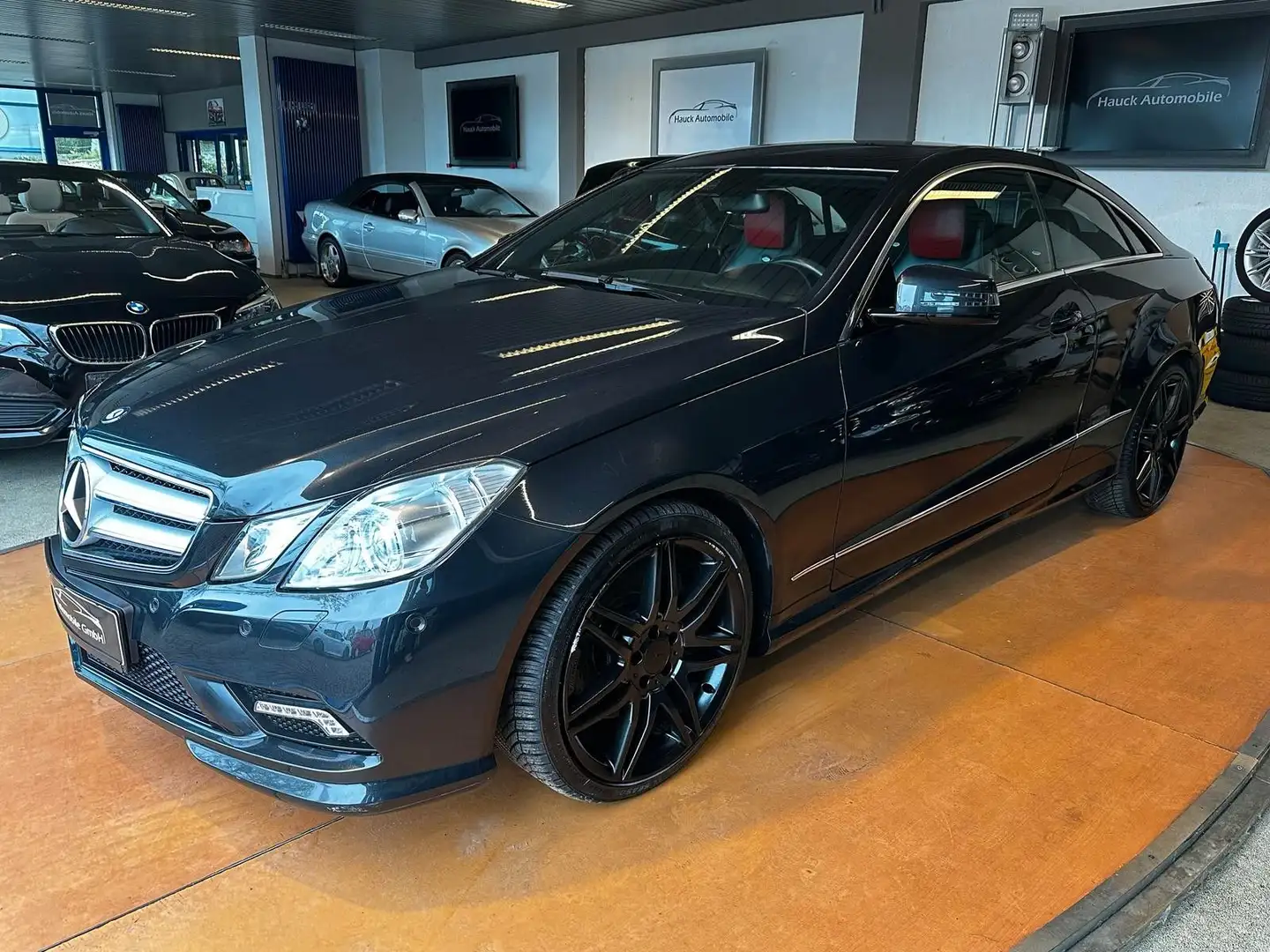 Mercedes-Benz E 500 Coupé AMG-PAKET/DESIGNO/MEMORY/STAND-HZG Šedá - 1