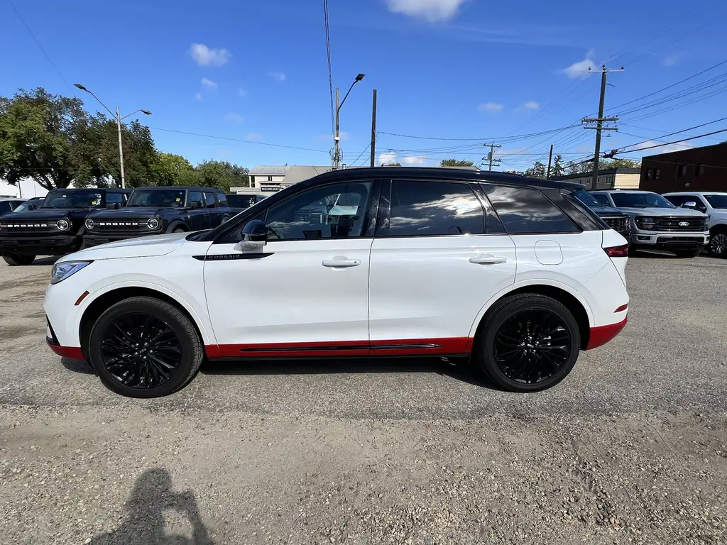 2025 Lincoln Corsair Reserve | Dual-Zone Climate | SYNC 4 | Drive Modes — photo 5