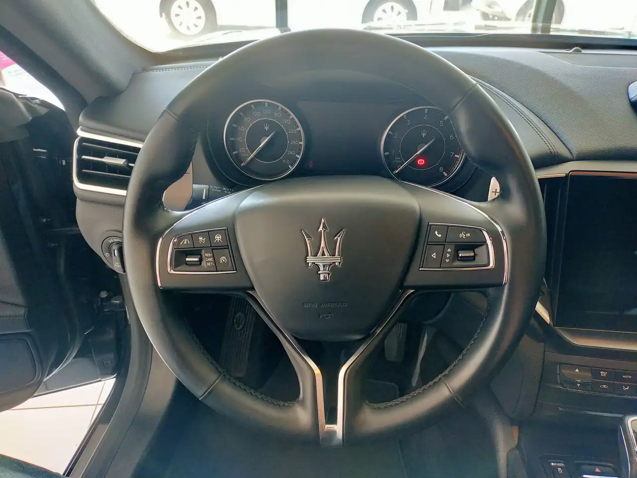 Maserati Ghibli 2022 — фото 12