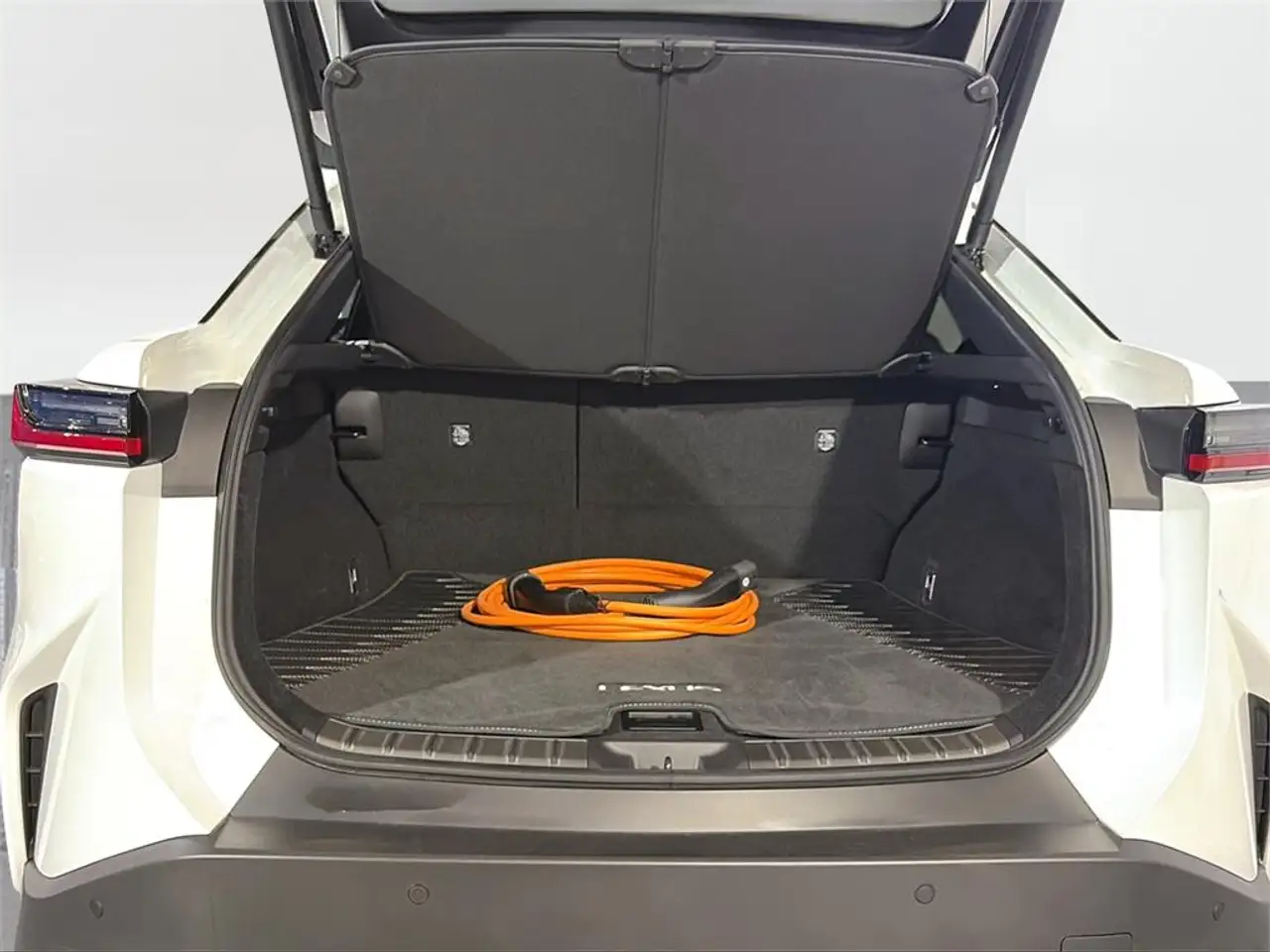 Lexus RZ 2026 — фото 11
