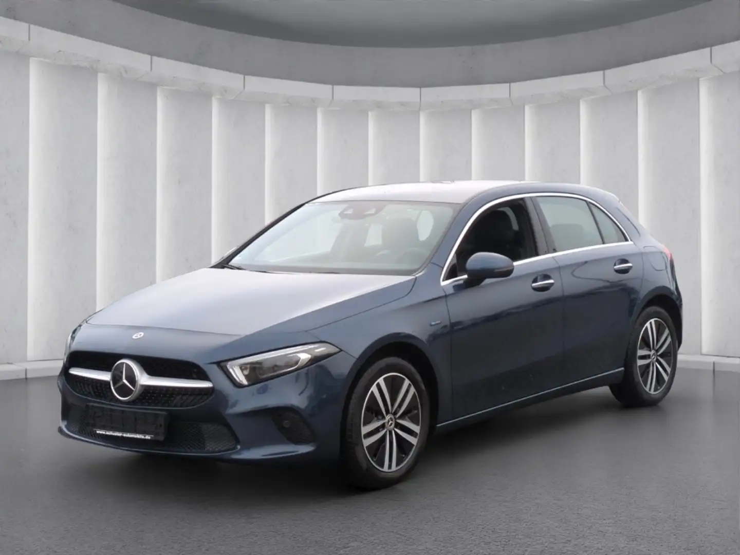 Mercedes-Benz A 250 e-Hybrid Progressive*LED ACC R-Kam el.Sitz Blau - 2