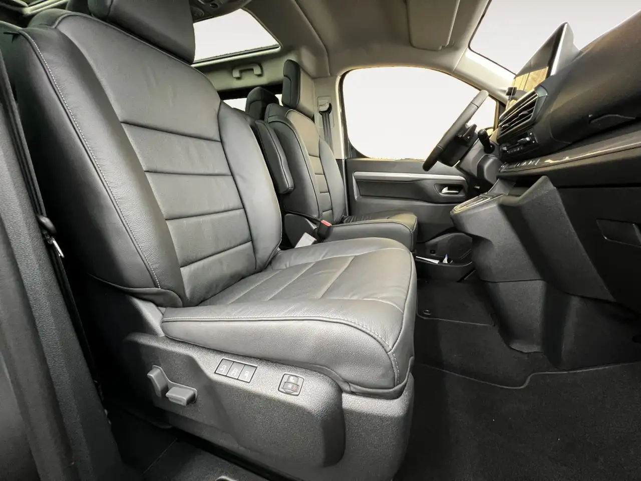 Peugeot Traveller Premium L3 *VIP 7-Sitzer* Standheizung 19