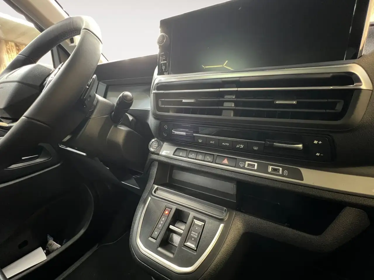 Peugeot Traveller Premium L3 *VIP 7-Sitzer* Standheizung 25
