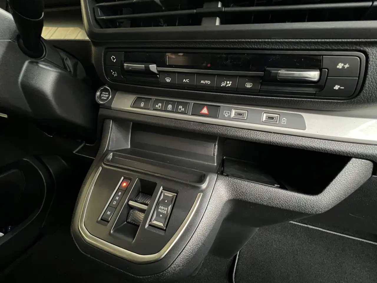 Peugeot Traveller Premium L3 *VIP 7-Sitzer* Standheizung 26