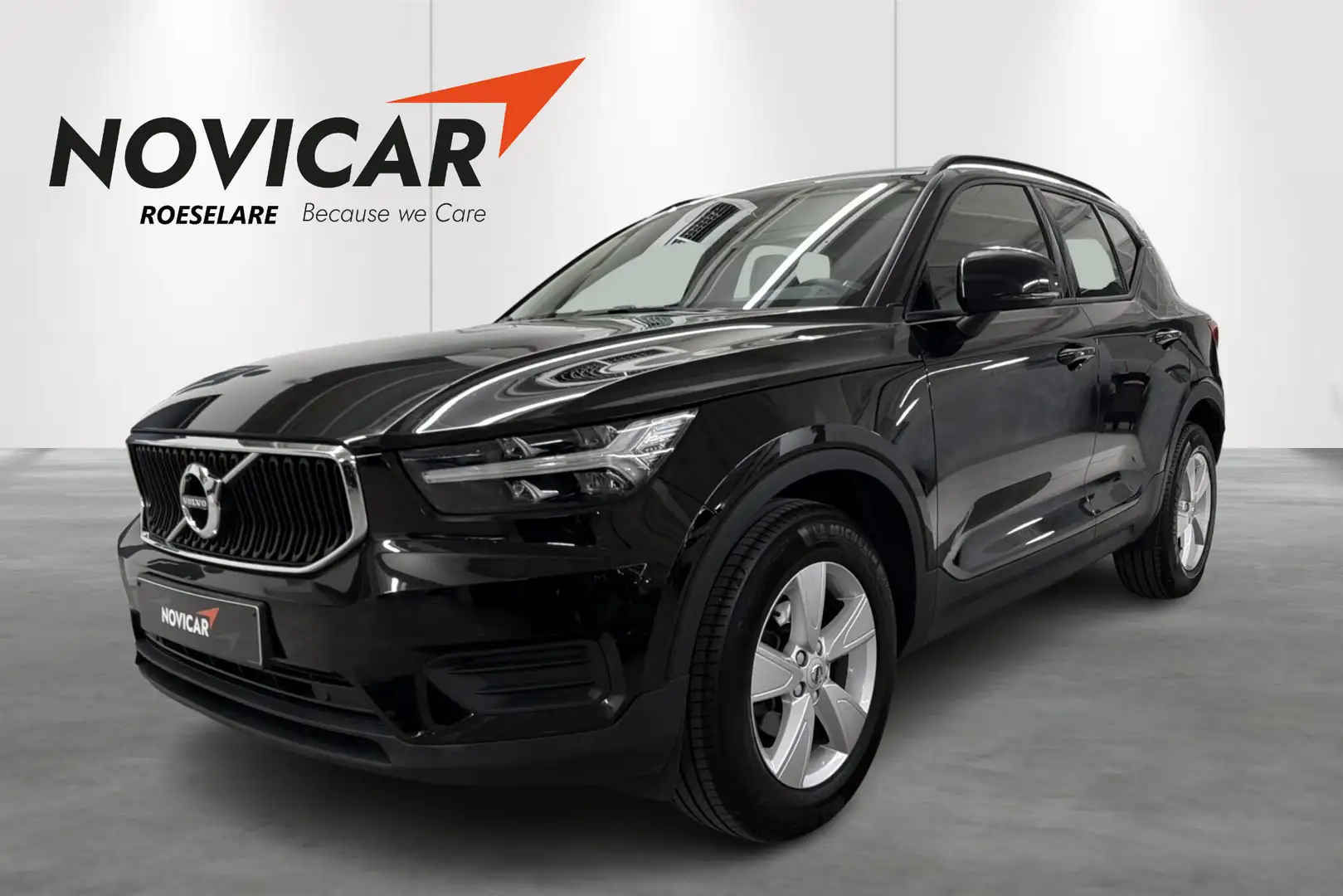 Volvo XC40 T2 Geartronic Momentum Core Schwarz - 1