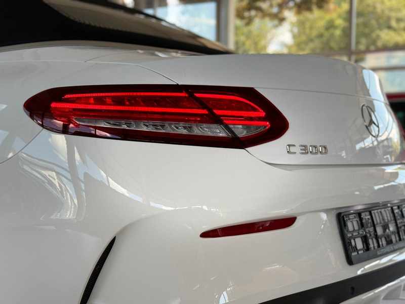 Mercedes-Benz C 300 Cabrio / AMG / Navi / Alcantara / Kamera / — photo 10