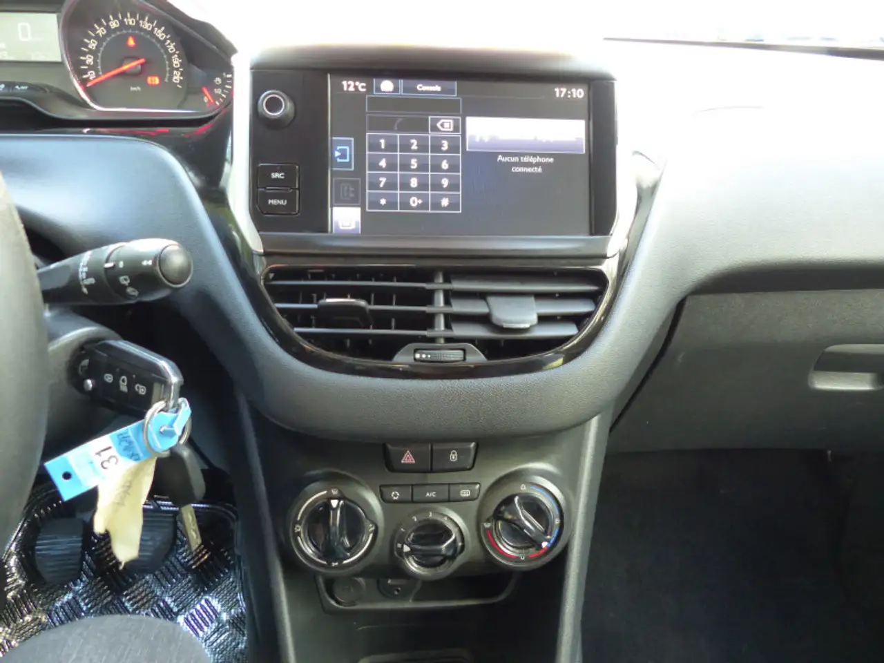 Peugeot 208 208 — photo 15