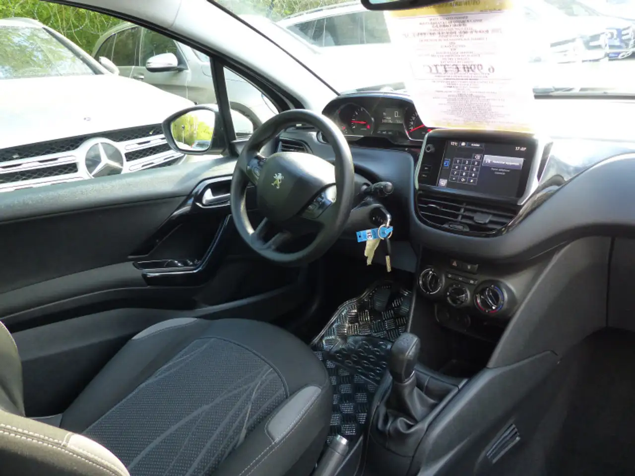 Peugeot 208 208 — photo 13