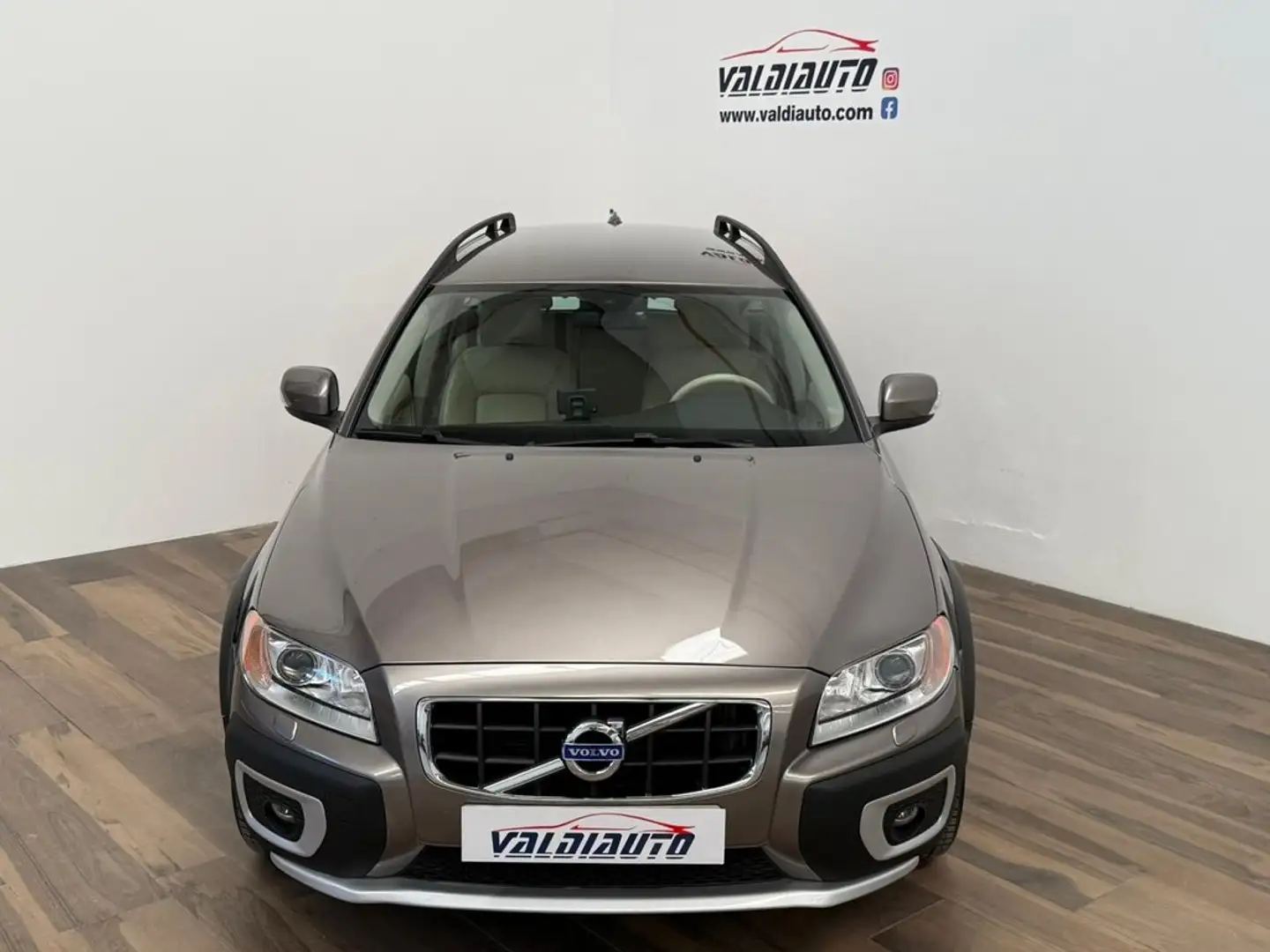 Volvo XC70 2.4 D5 AWD Summum Auto Marrón - 2