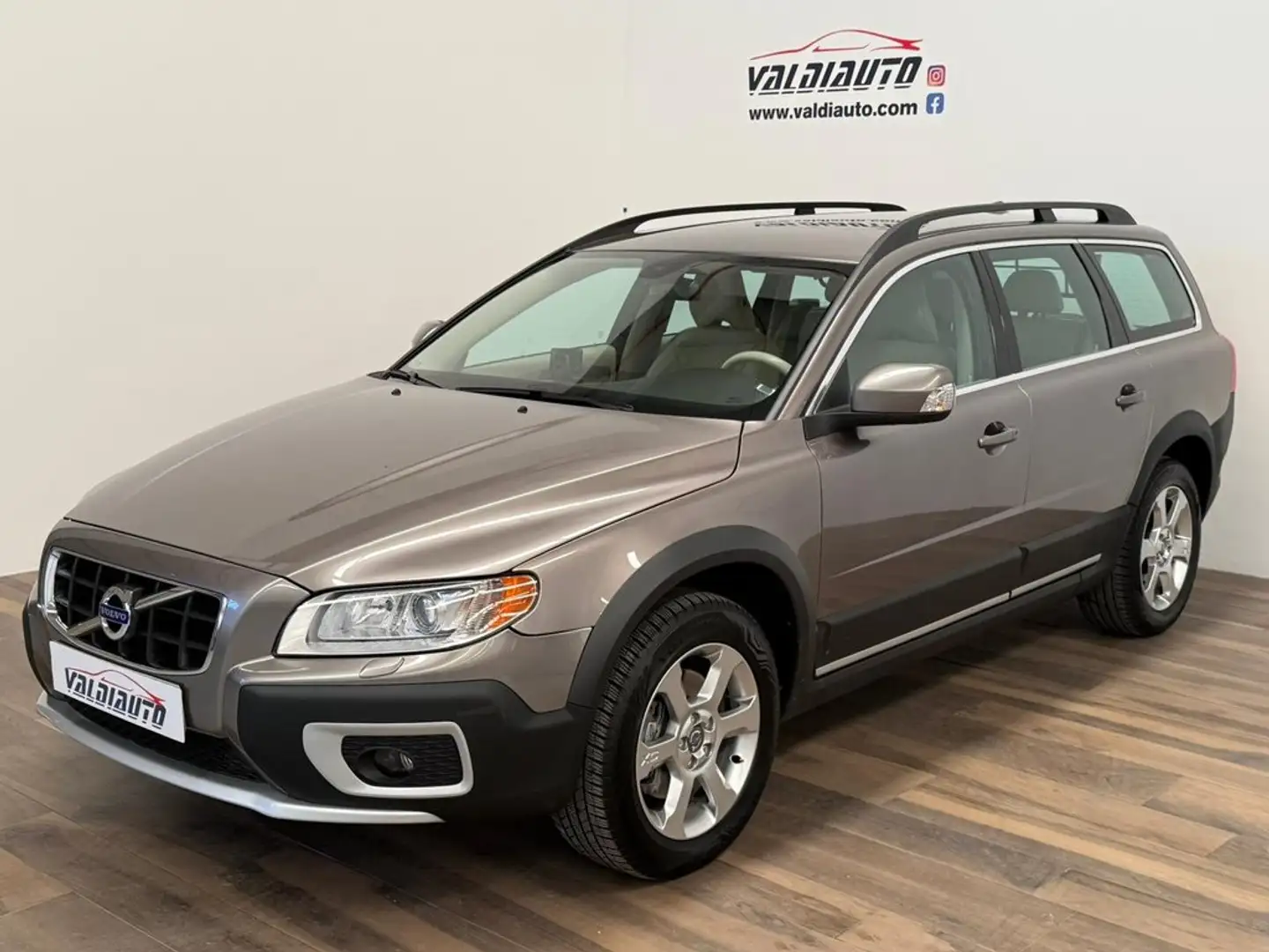 Volvo XC70 2.4 D5 AWD Summum Auto Marrón - 1