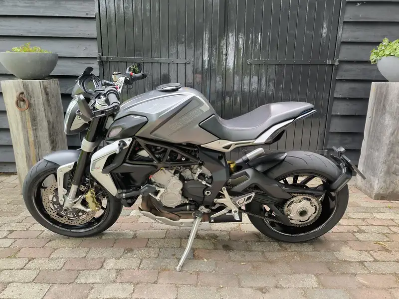 MV Agusta Dragster - foto 3