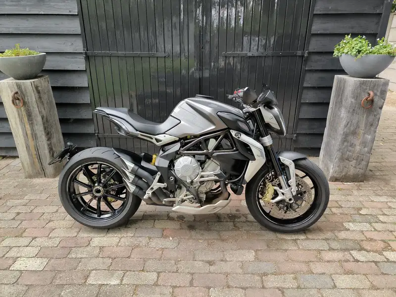 MV Agusta Dragster - foto 2