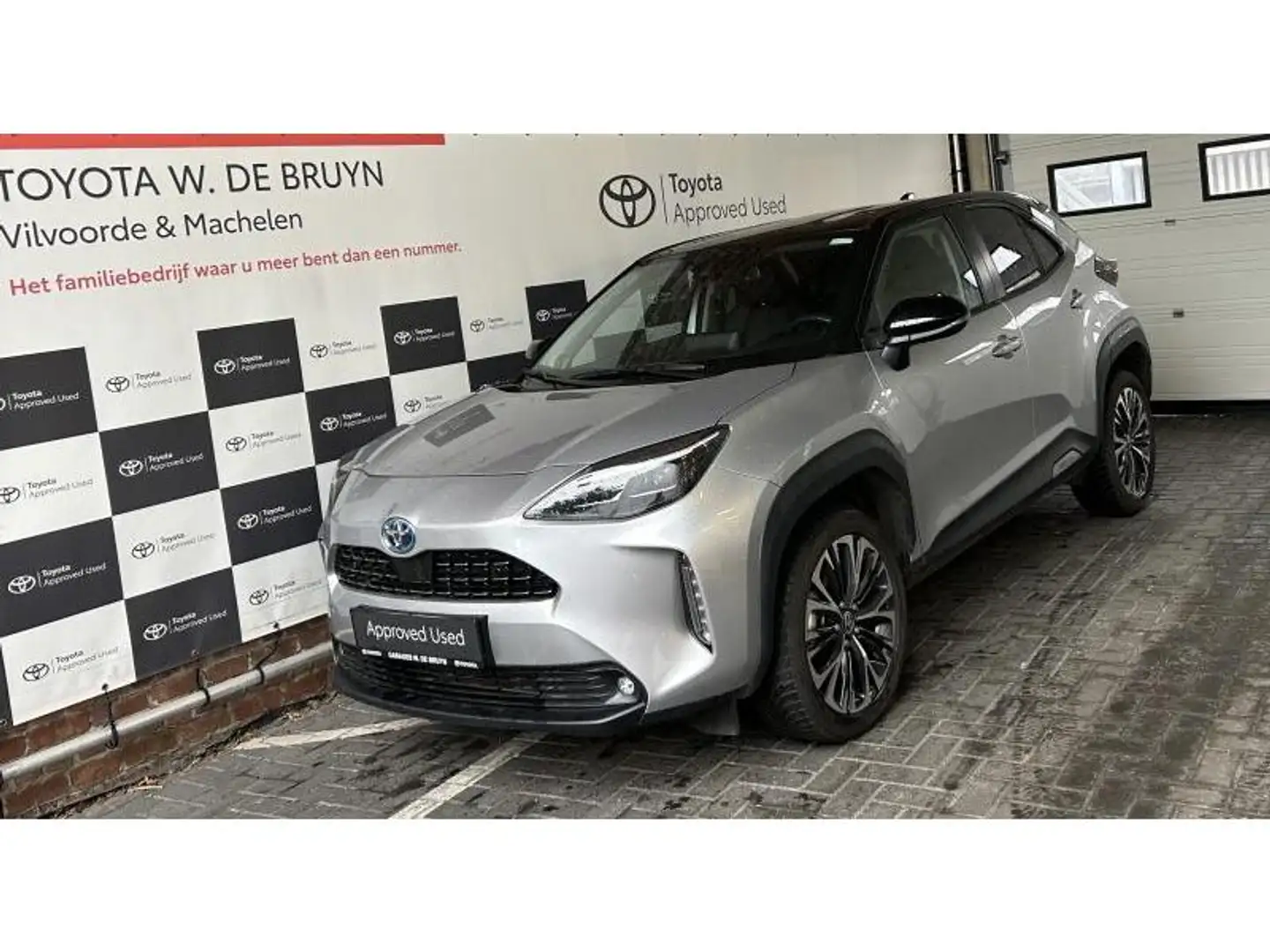 Toyota Yaris Cross Elegant Bi-Tone Silber - 1