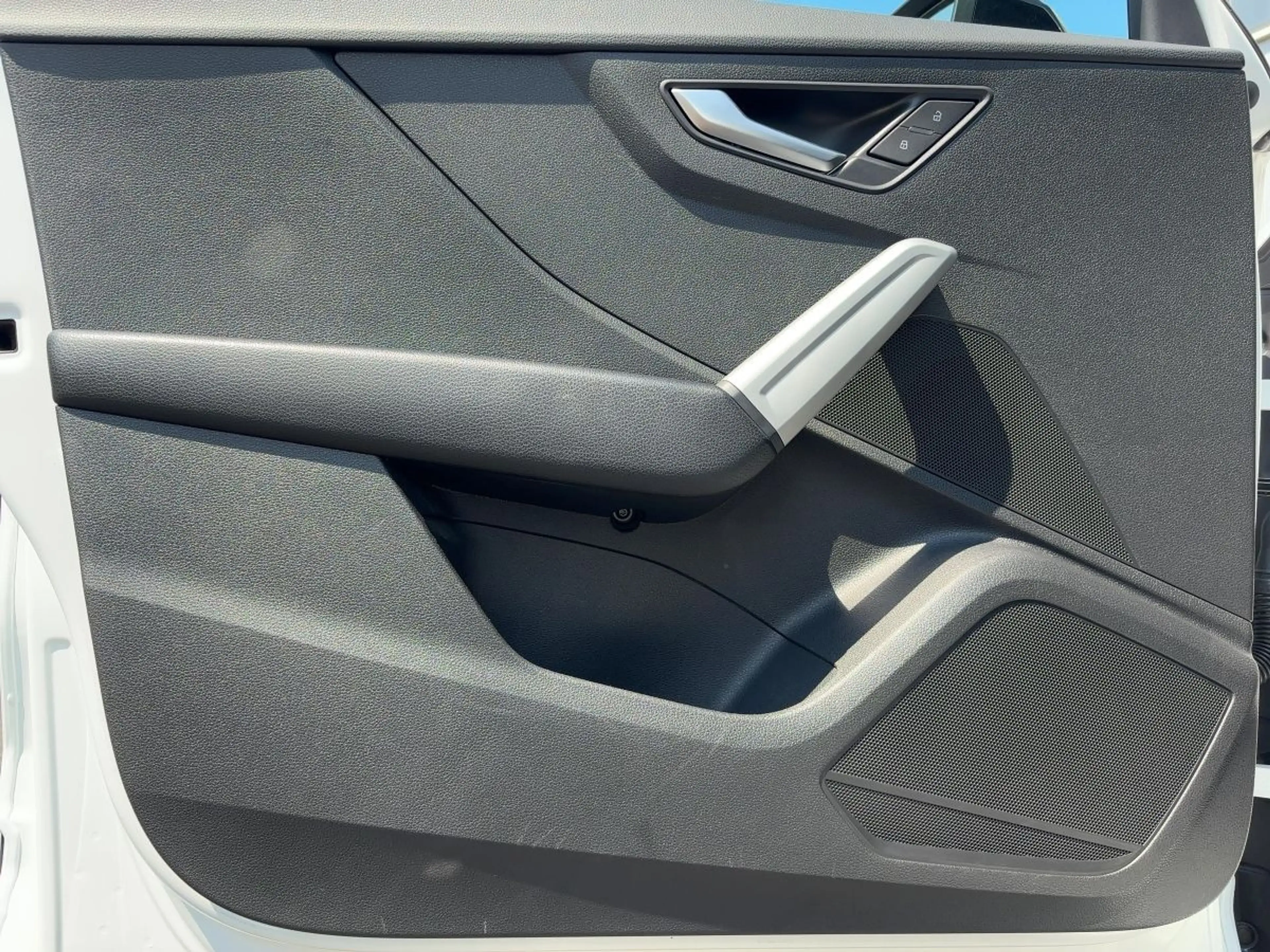 Audi Q2 S line 30 TFSI Schaltgetriebe LED SW — photo 14
